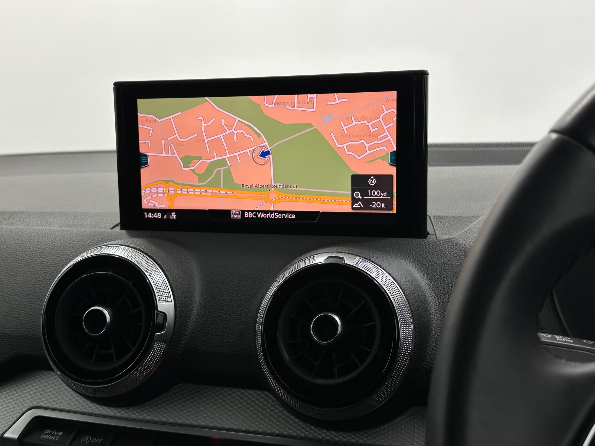 Audi Q2 view 23