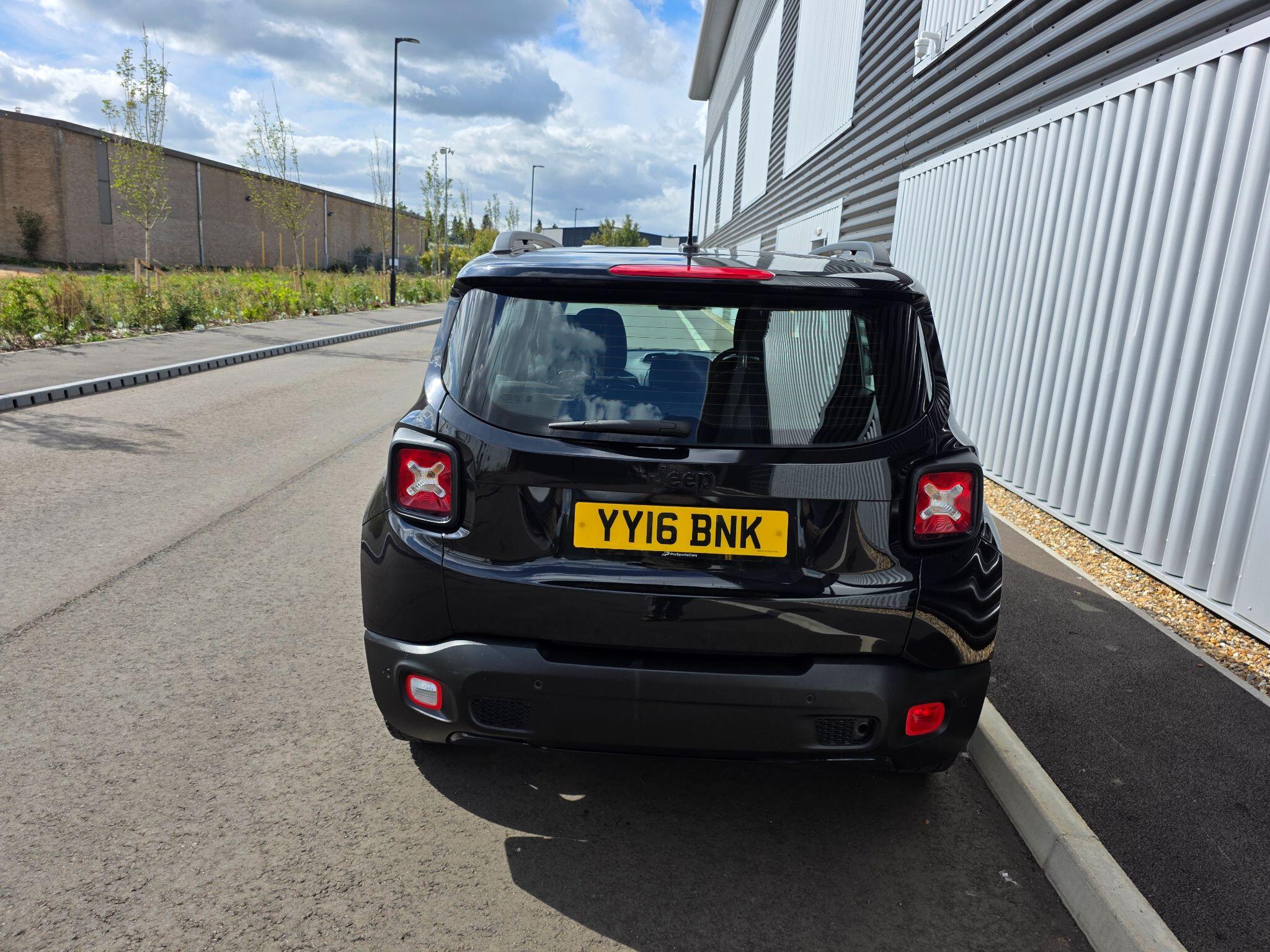 Jeep Renegade view 5