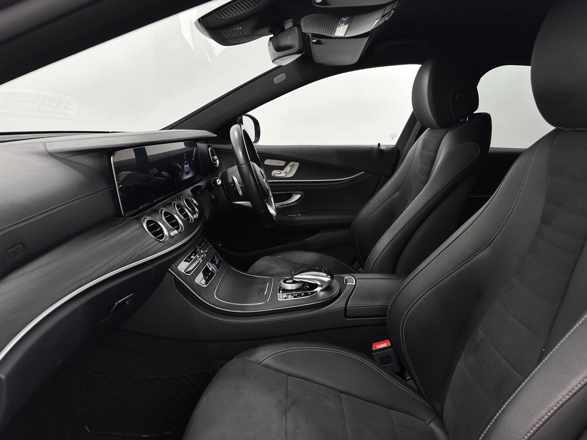Mercedes-Benz E Class view 37