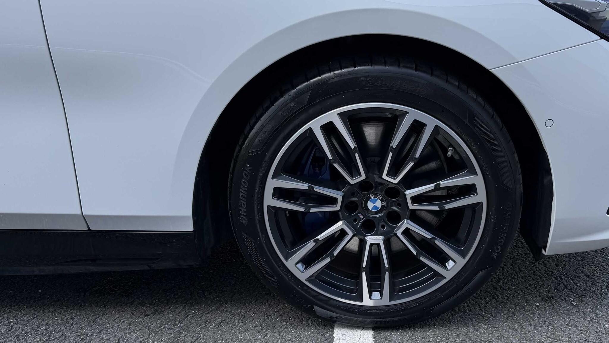 BMW i5 view 19