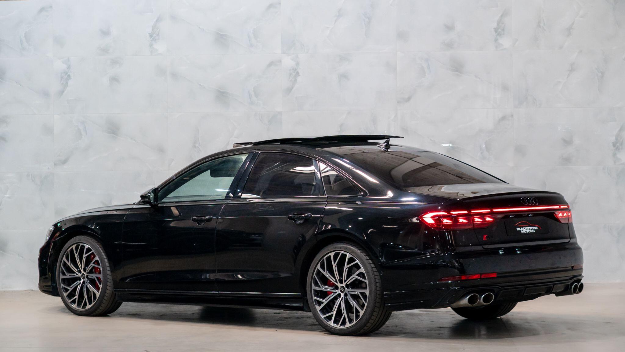 Audi S8 view 5