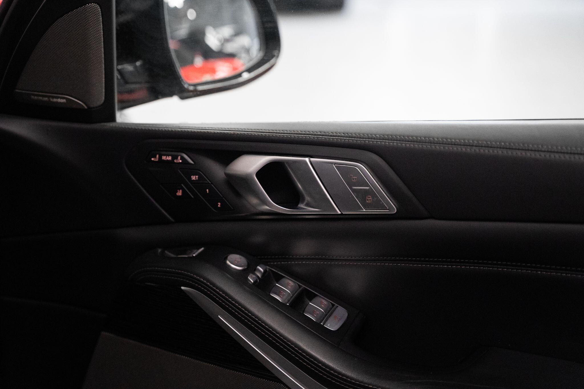 BMW X7 view 27
