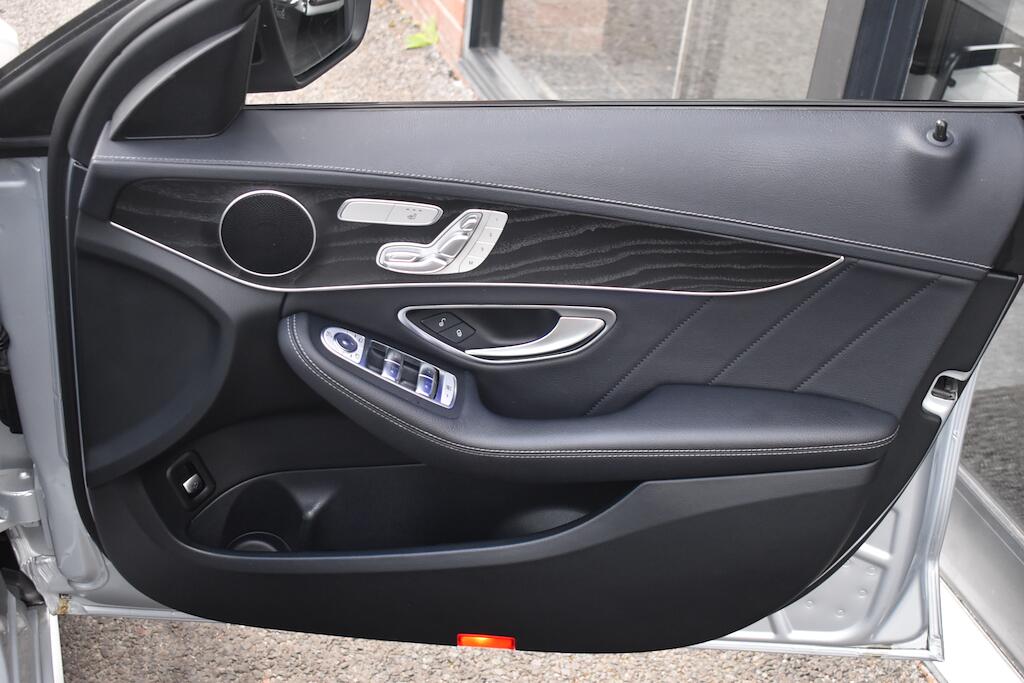 Mercedes-Benz C Class view 28