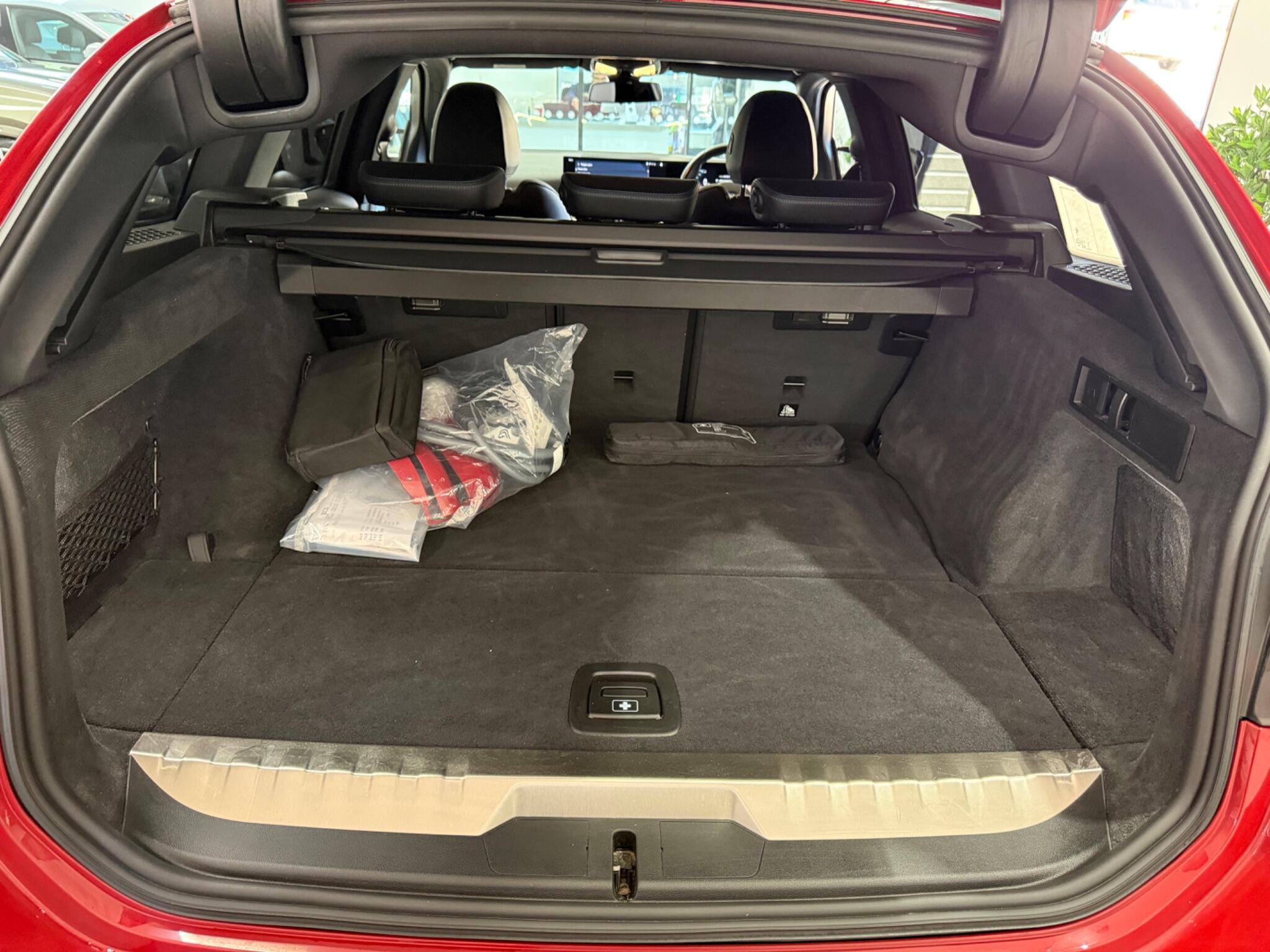 BMW 3 Series view 31