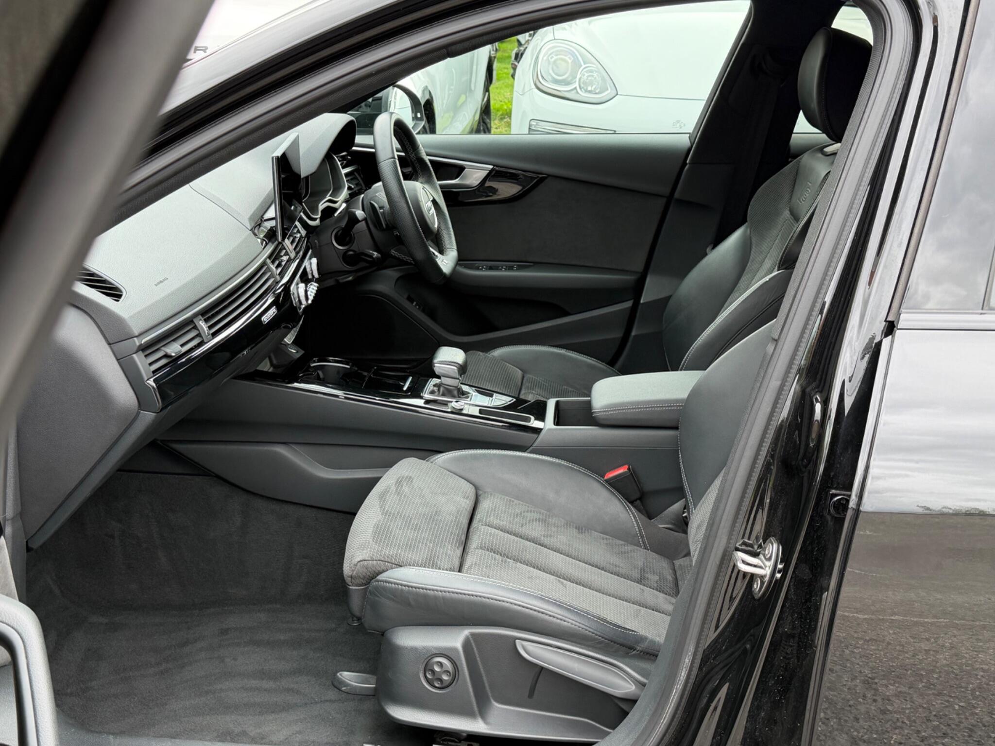 Audi A4 view 16