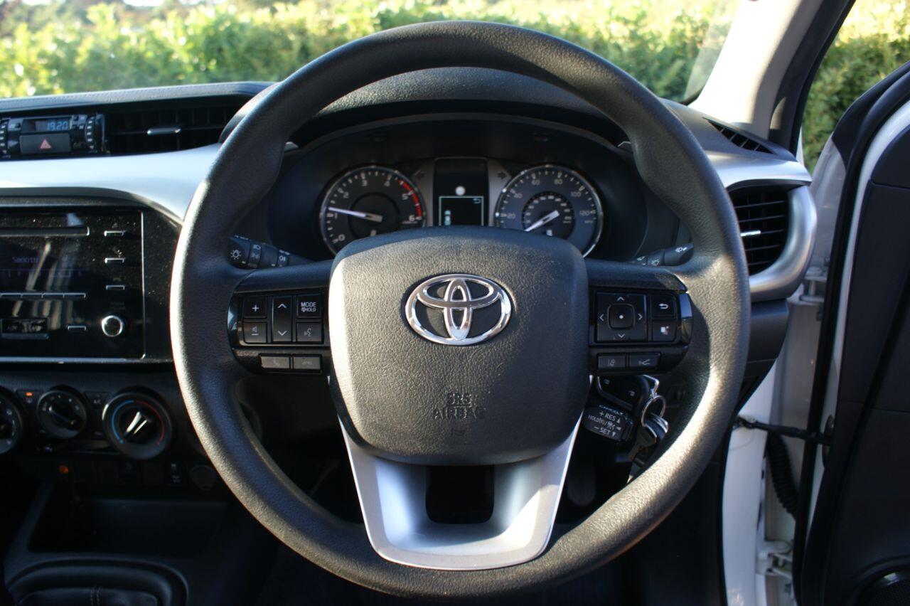 Toyota Hilux view 41