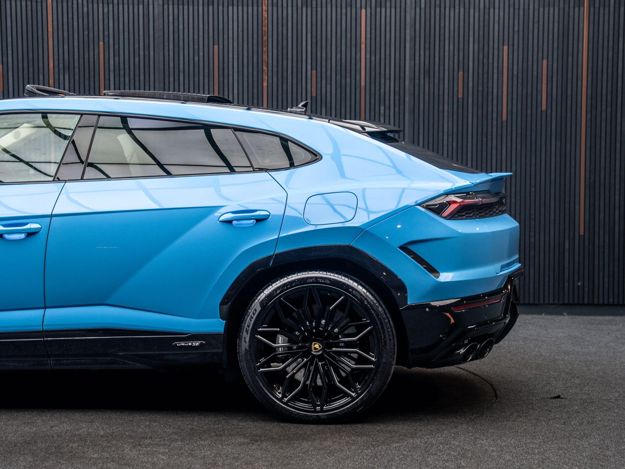 Lamborghini Urus view 11