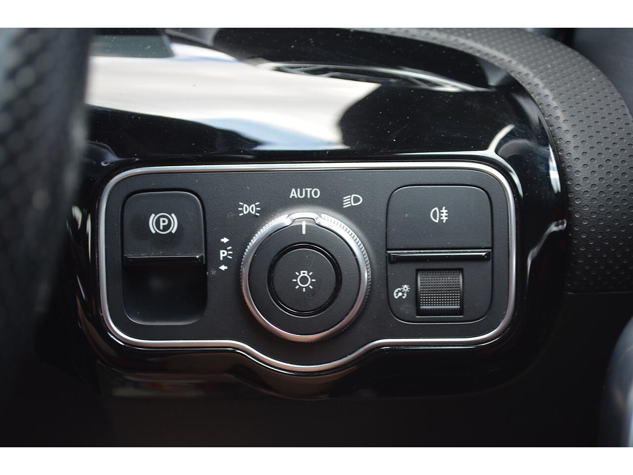 Mercedes-Benz Cla view 30