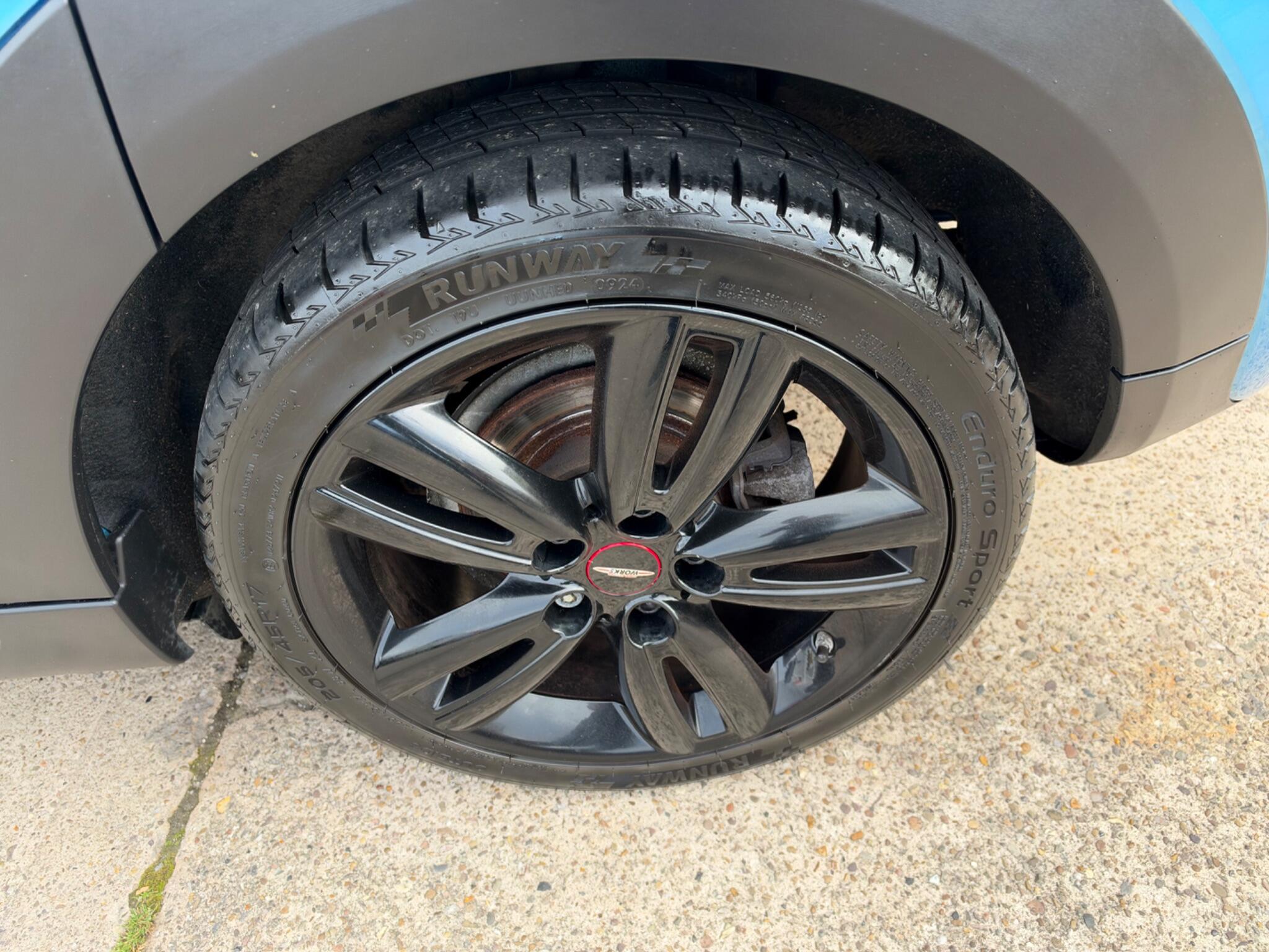 Mini Hatch view 31