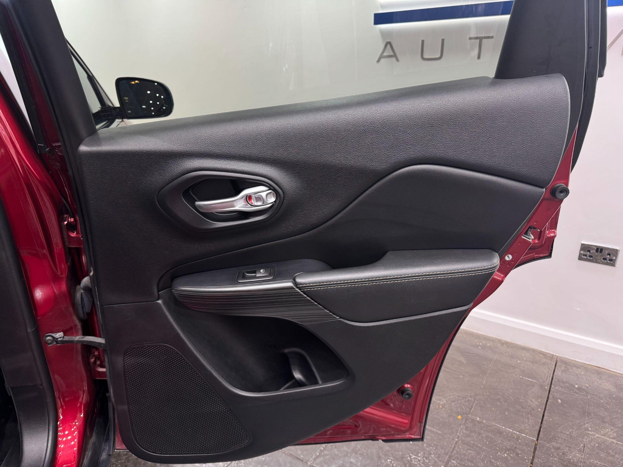 Jeep Cherokee view 49