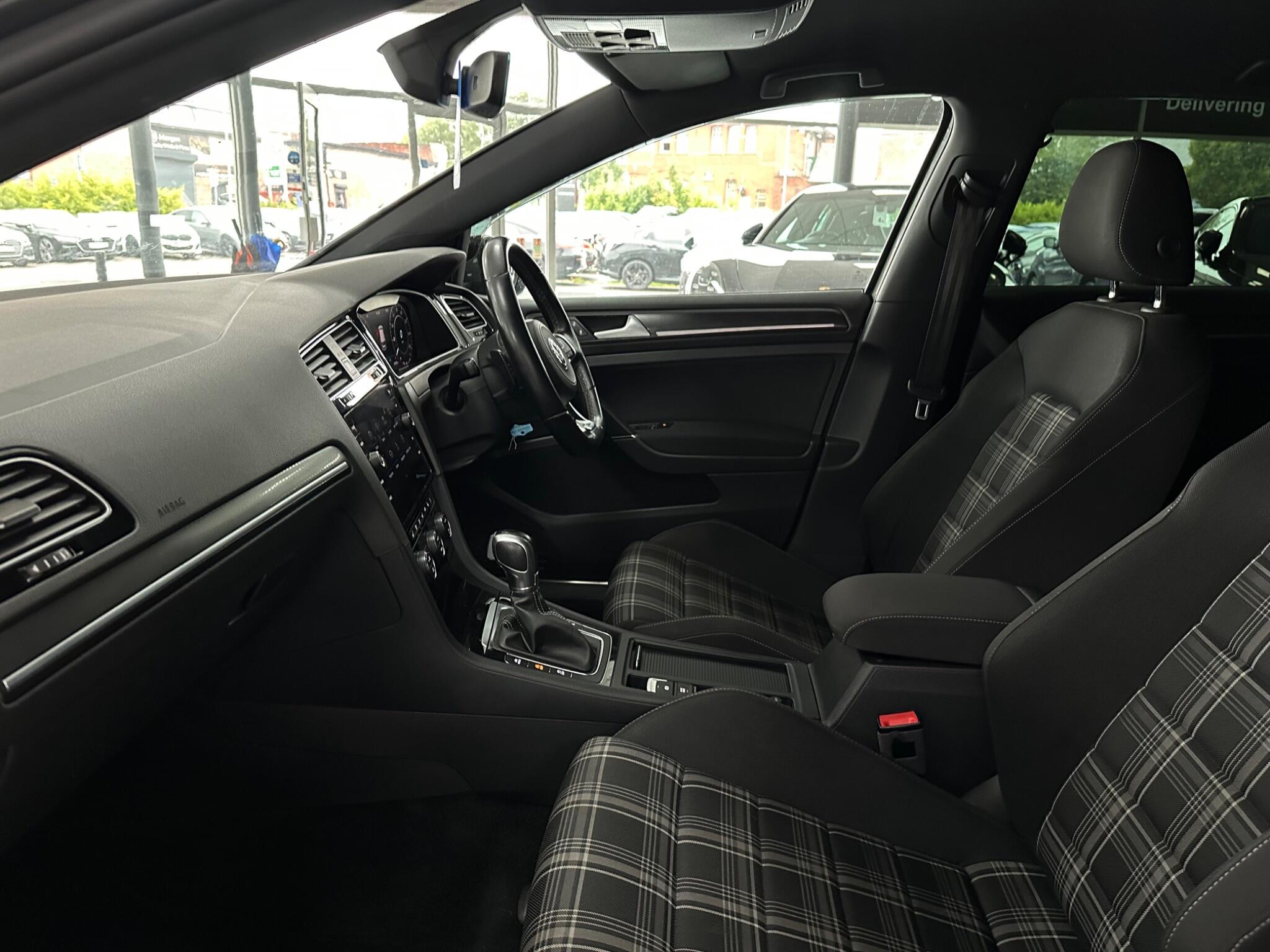 Volkswagen Golf view 40