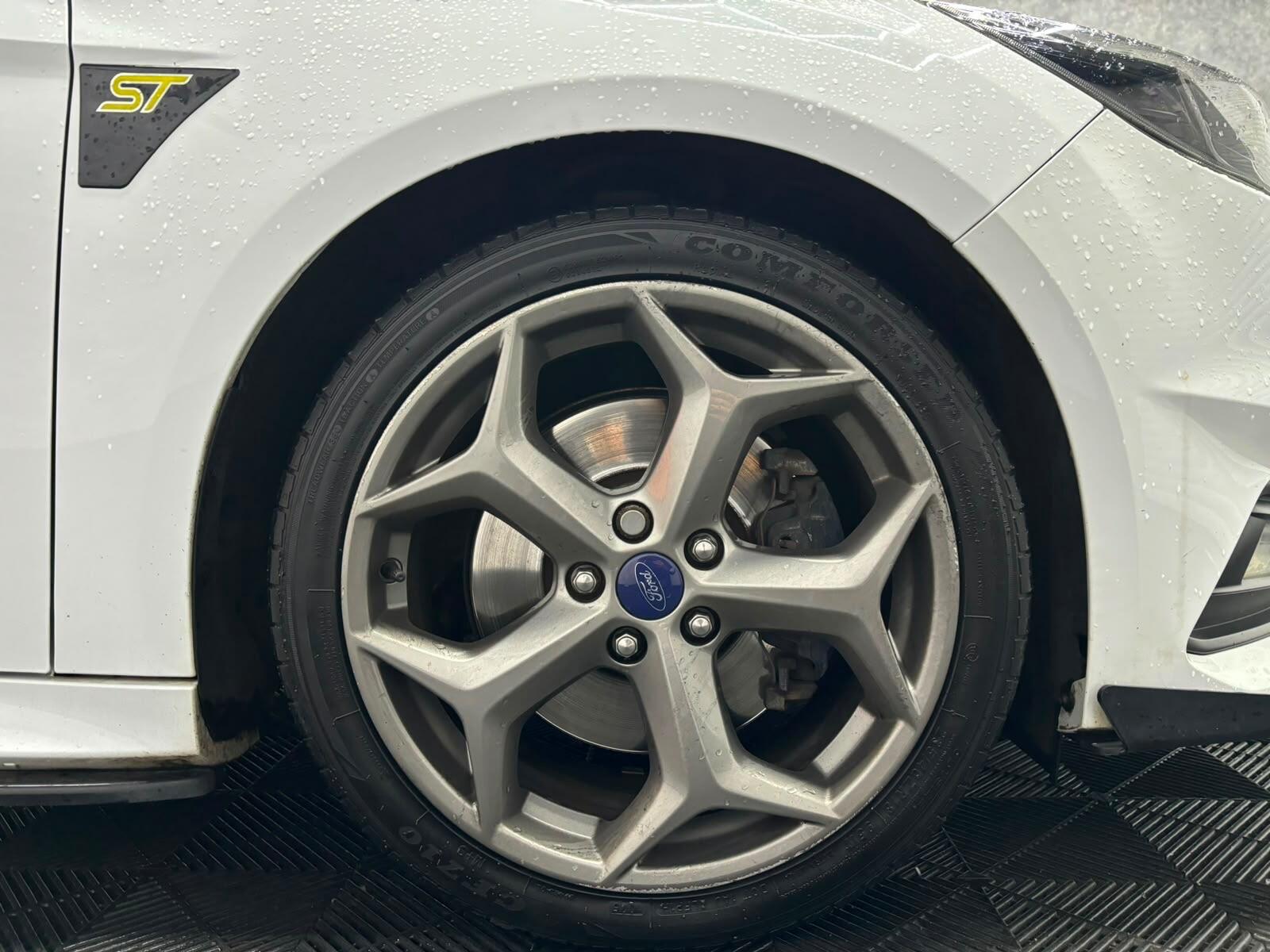 Ford Focus view 31