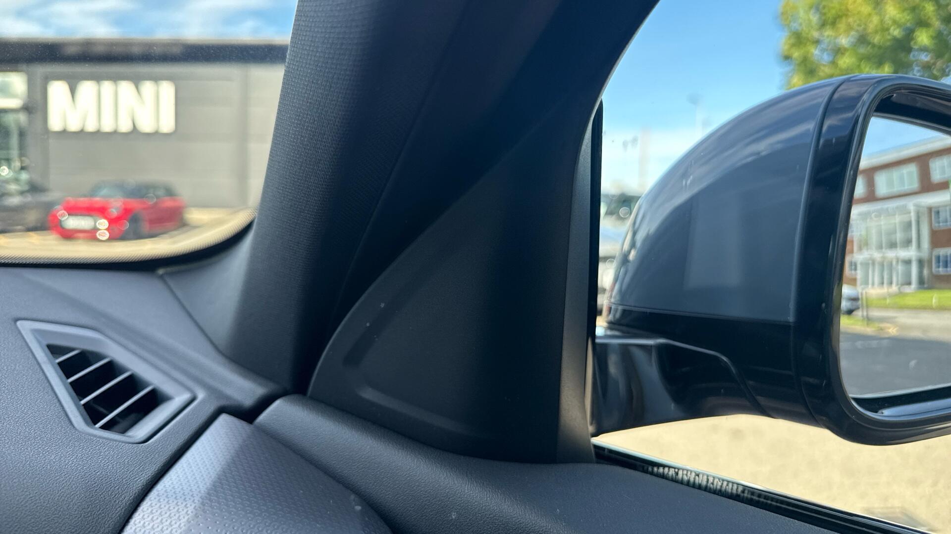BMW 1 Series view 20