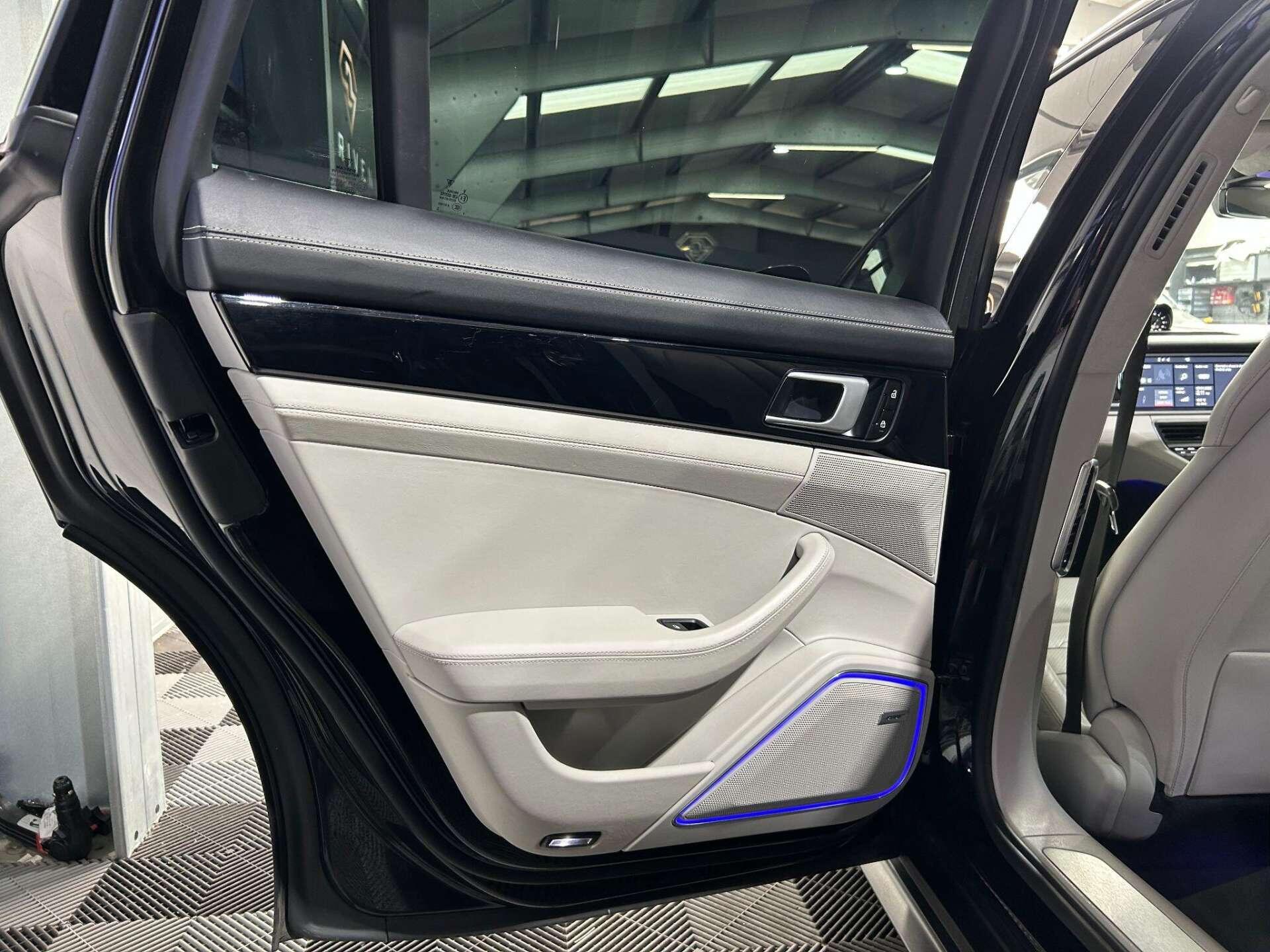 Porsche Panamera view 41