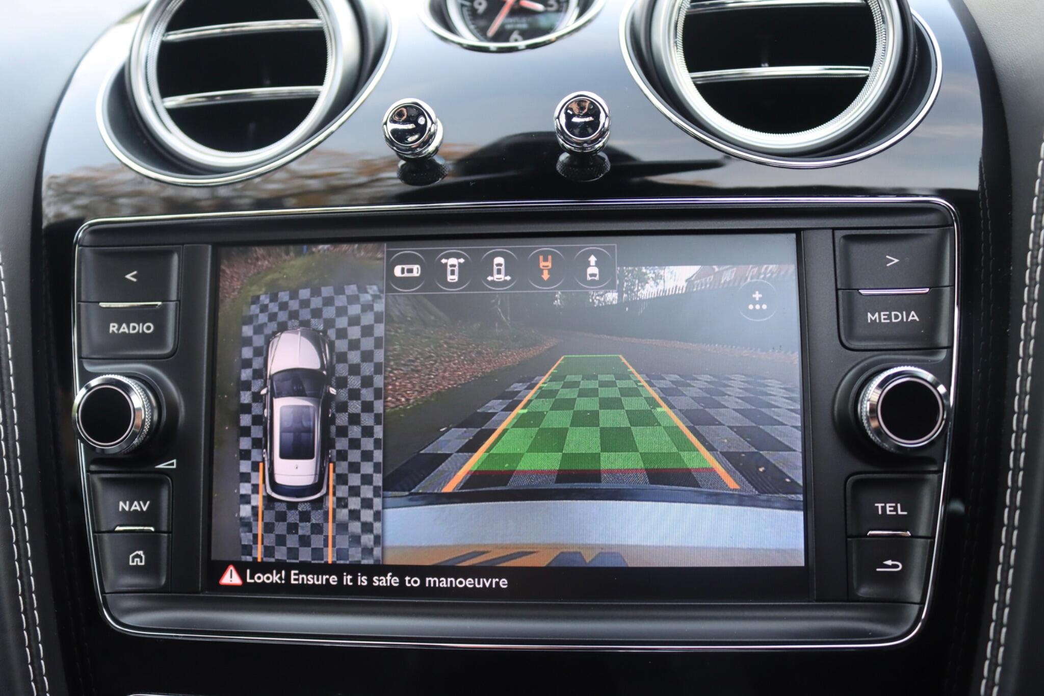 Bentley Bentayga view 72
