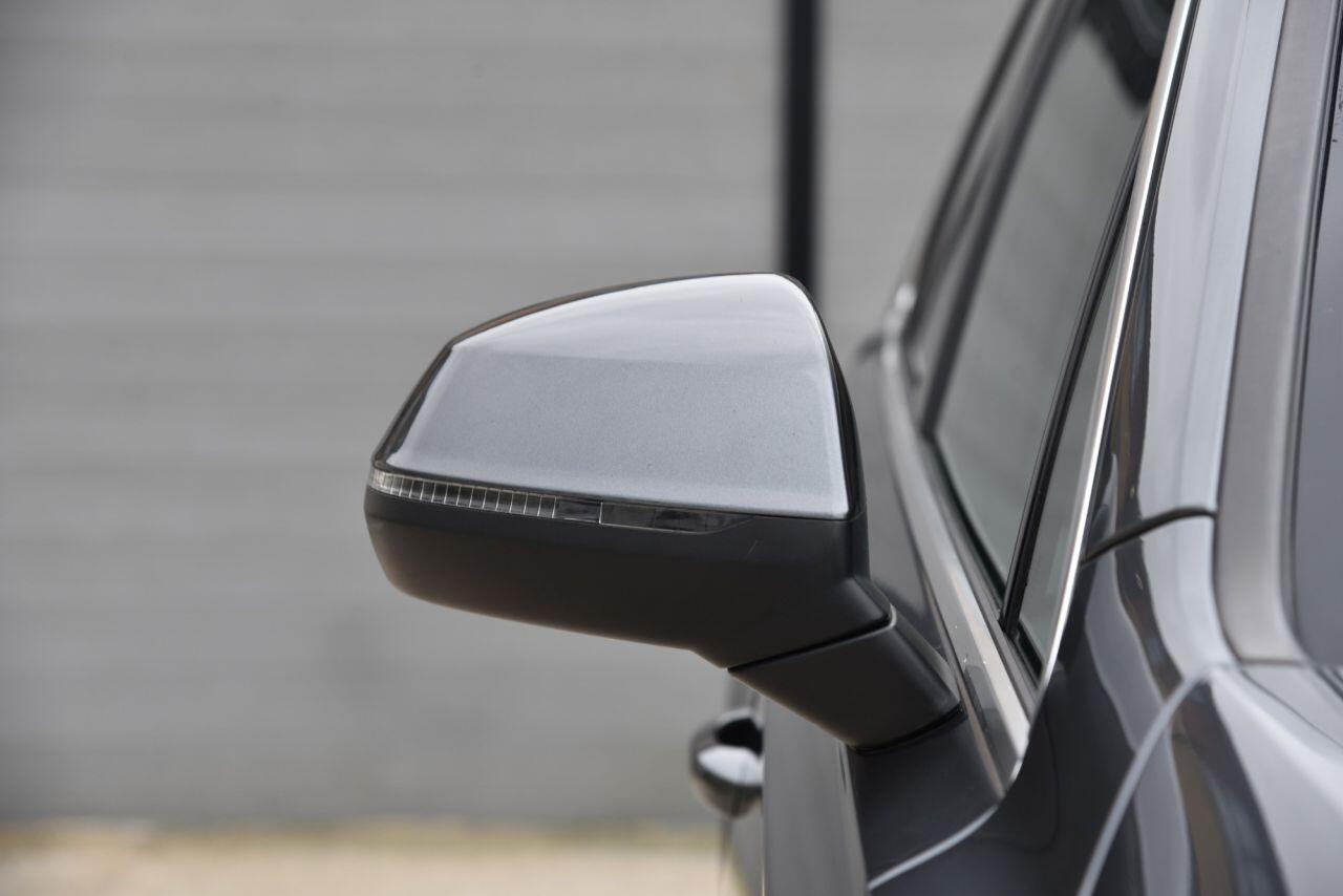 Audi Q7 view 14