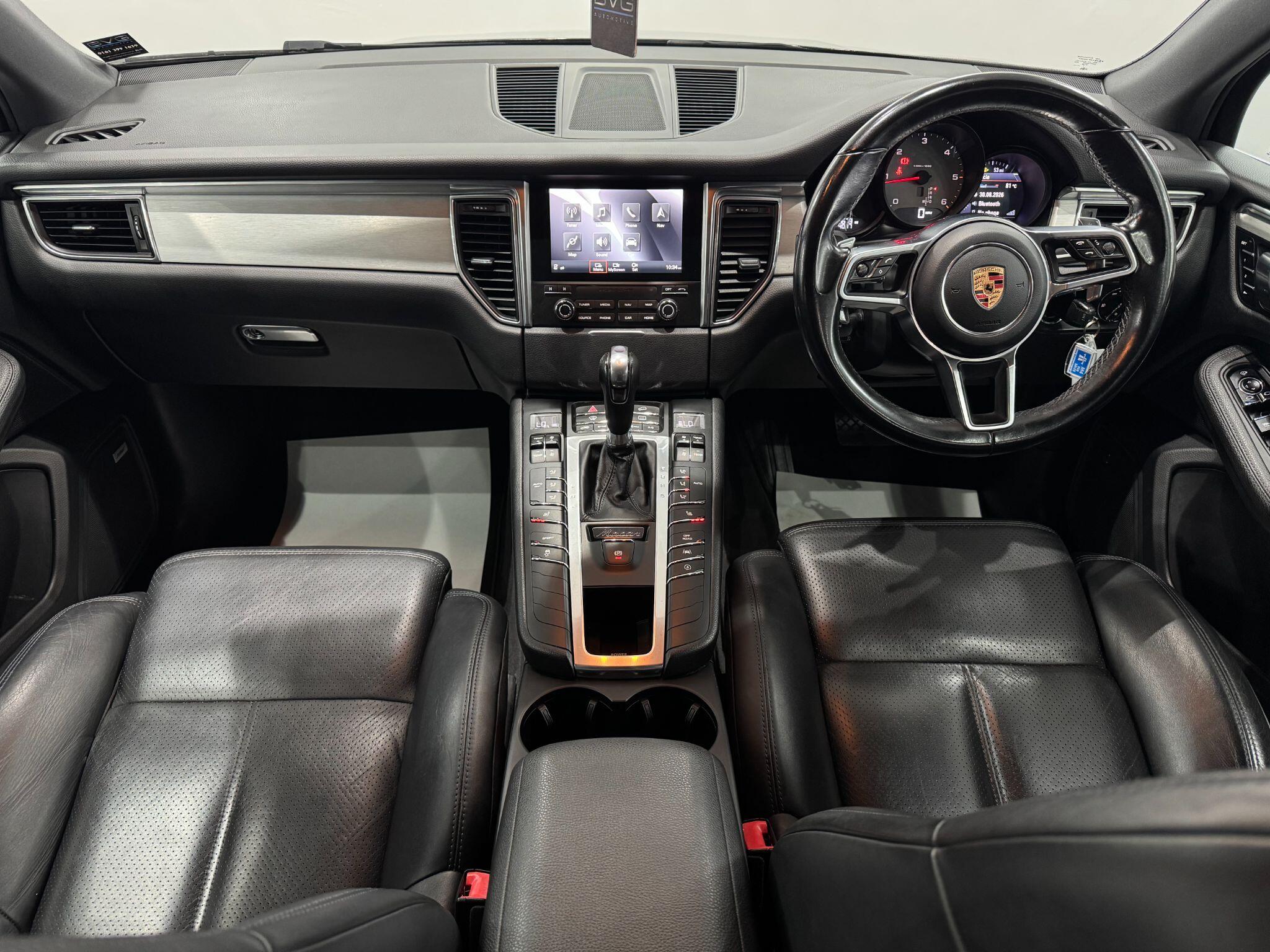 Porsche Macan view 31
