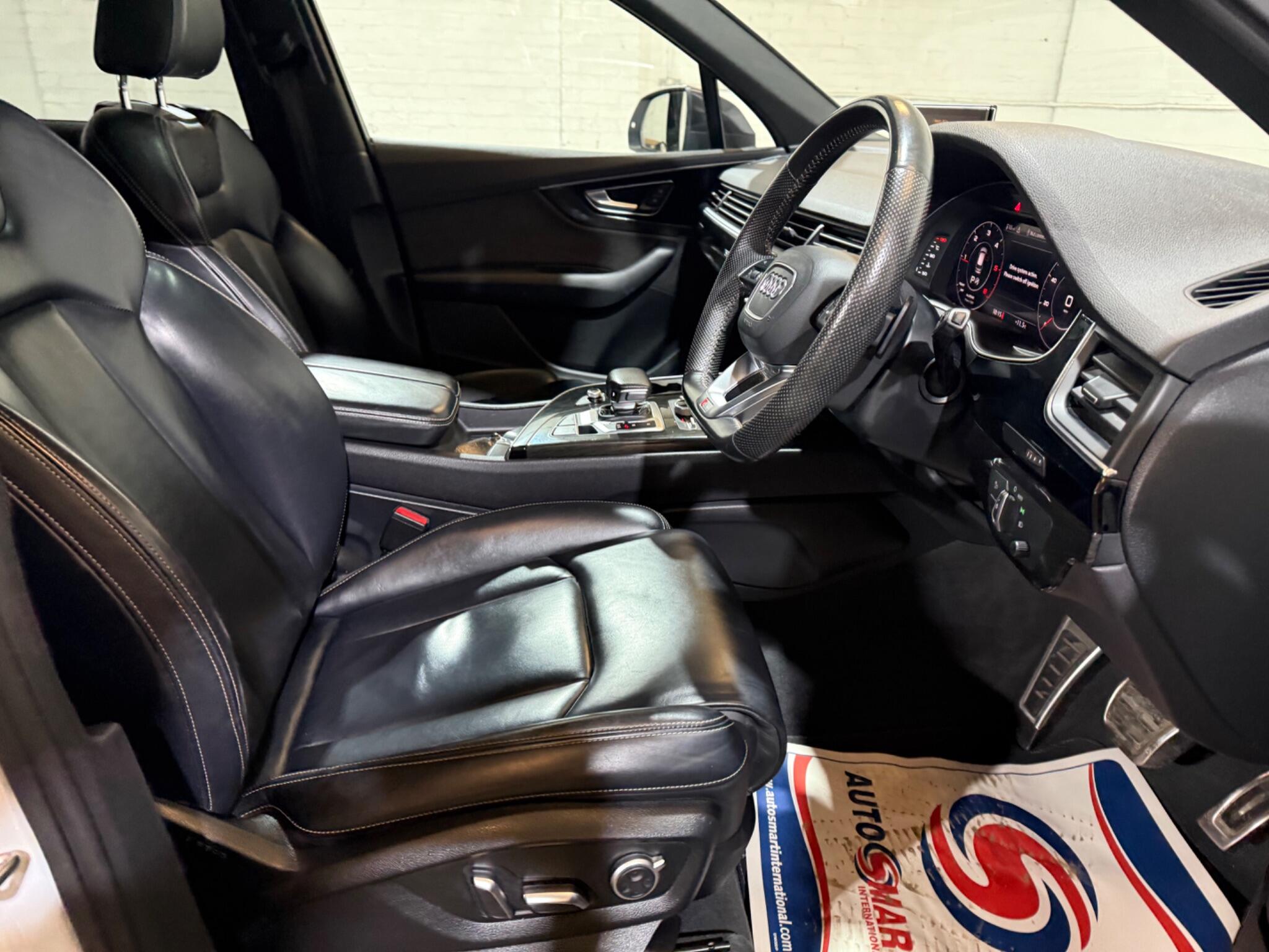 Audi Q7 view 38