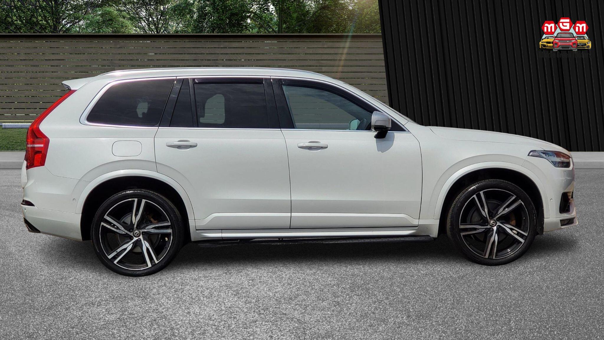 Volvo XC90 view 8