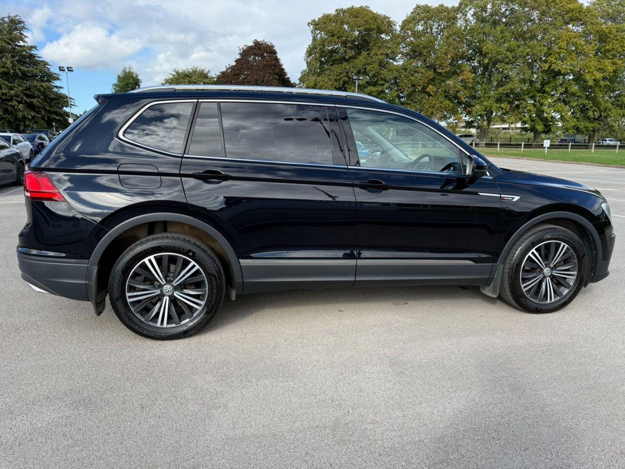 Volkswagen Tiguan Allspace view 21