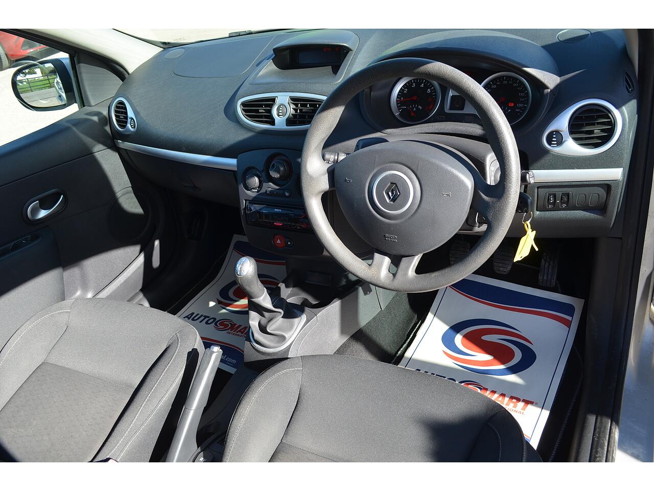Renault Clio view 2