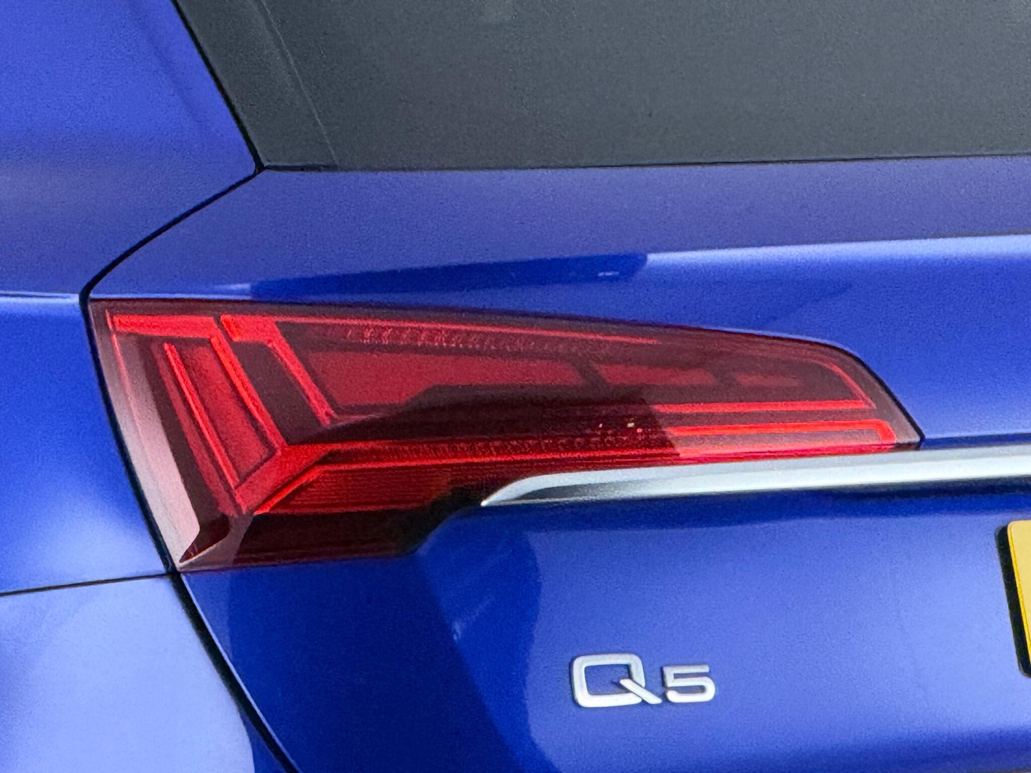 Audi Q5 view 10