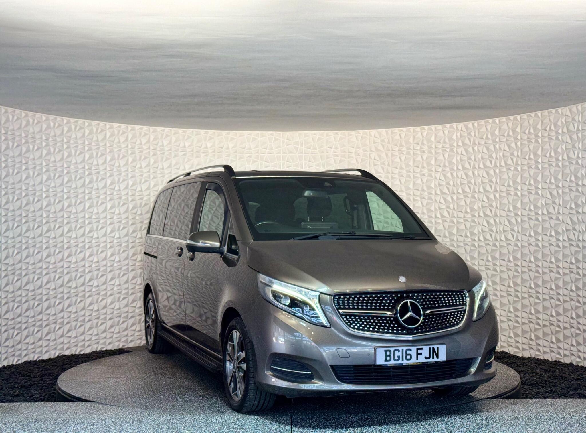 Mercedes-Benz V-Class view 5