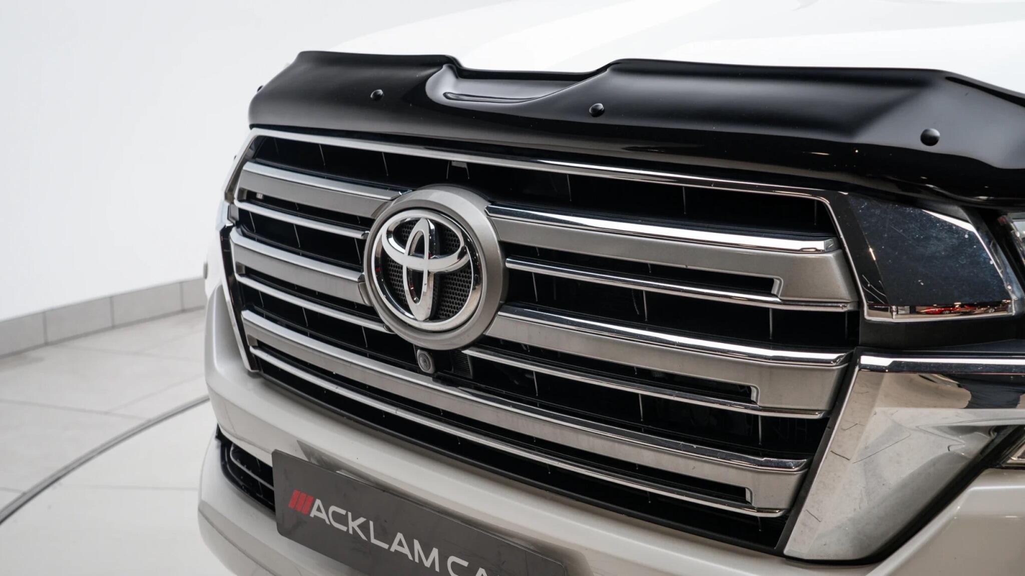 Toyota Land Cruiser view 44