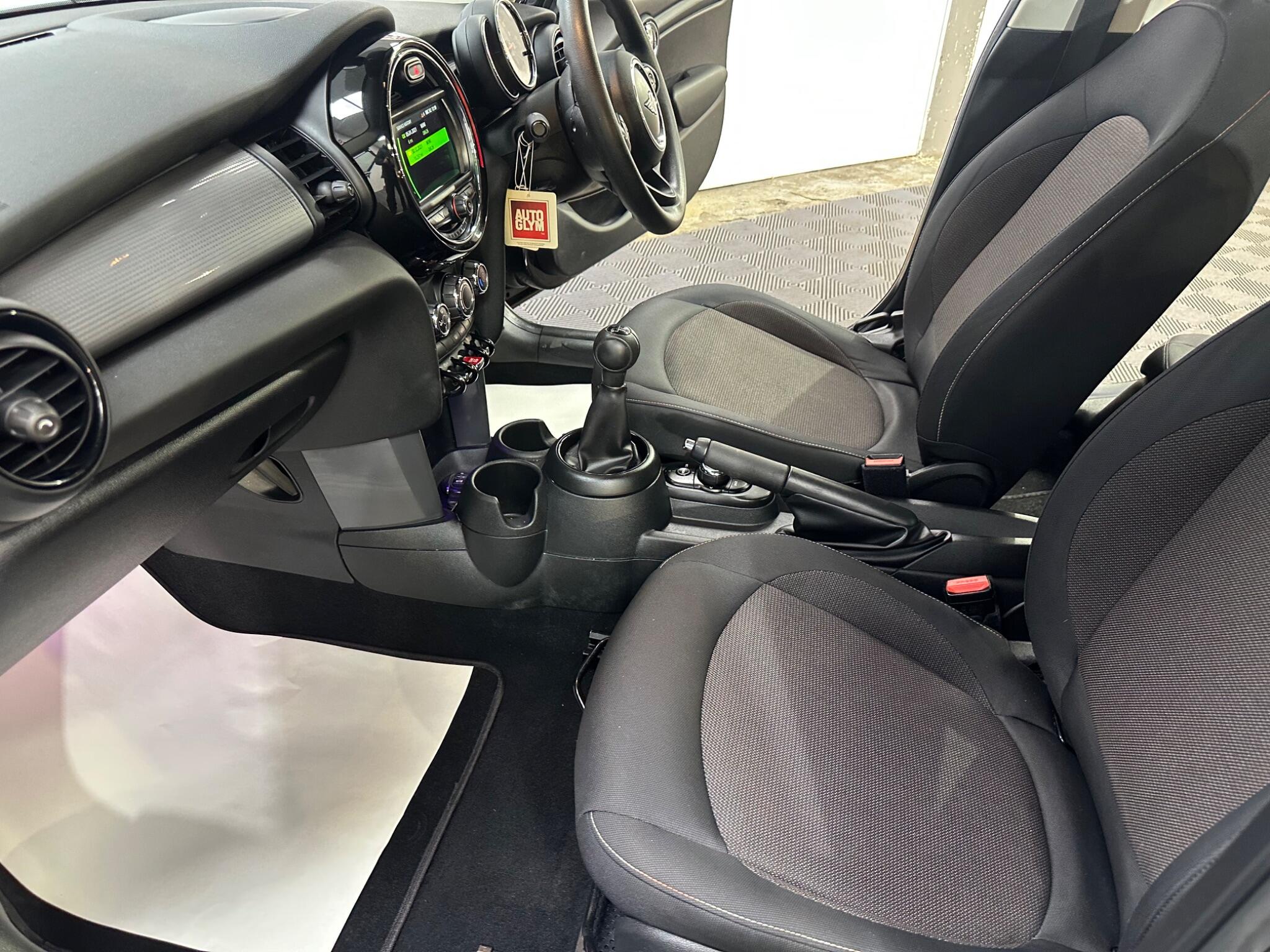 Mini Hatch view 41