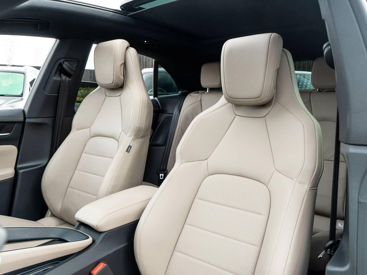 Porsche Macan view 35