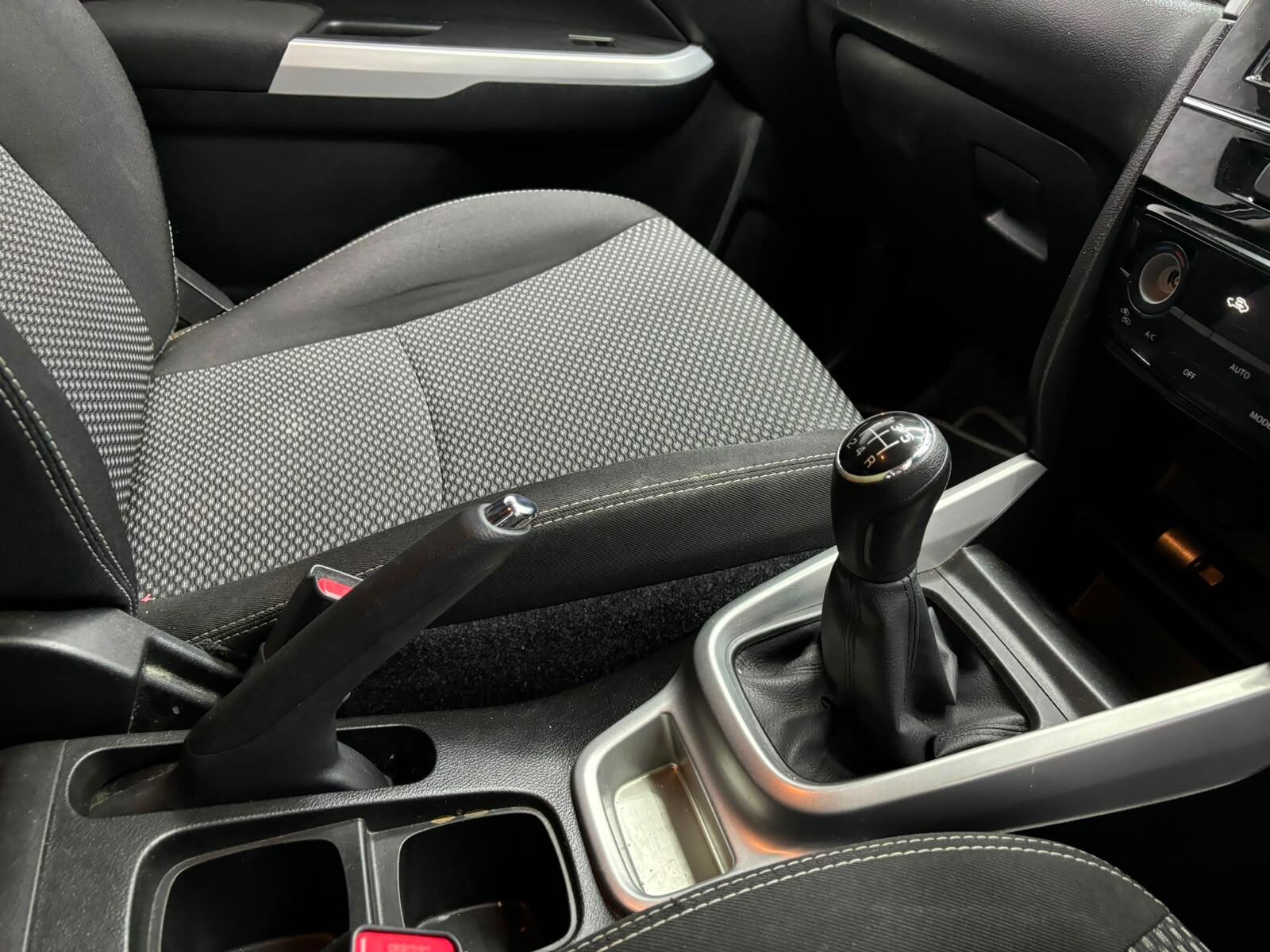 Suzuki Vitara view 13