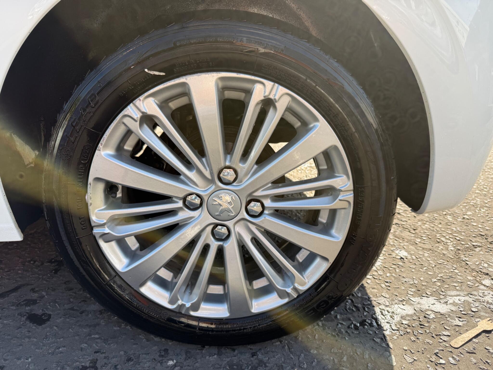 Peugeot 208 view 24