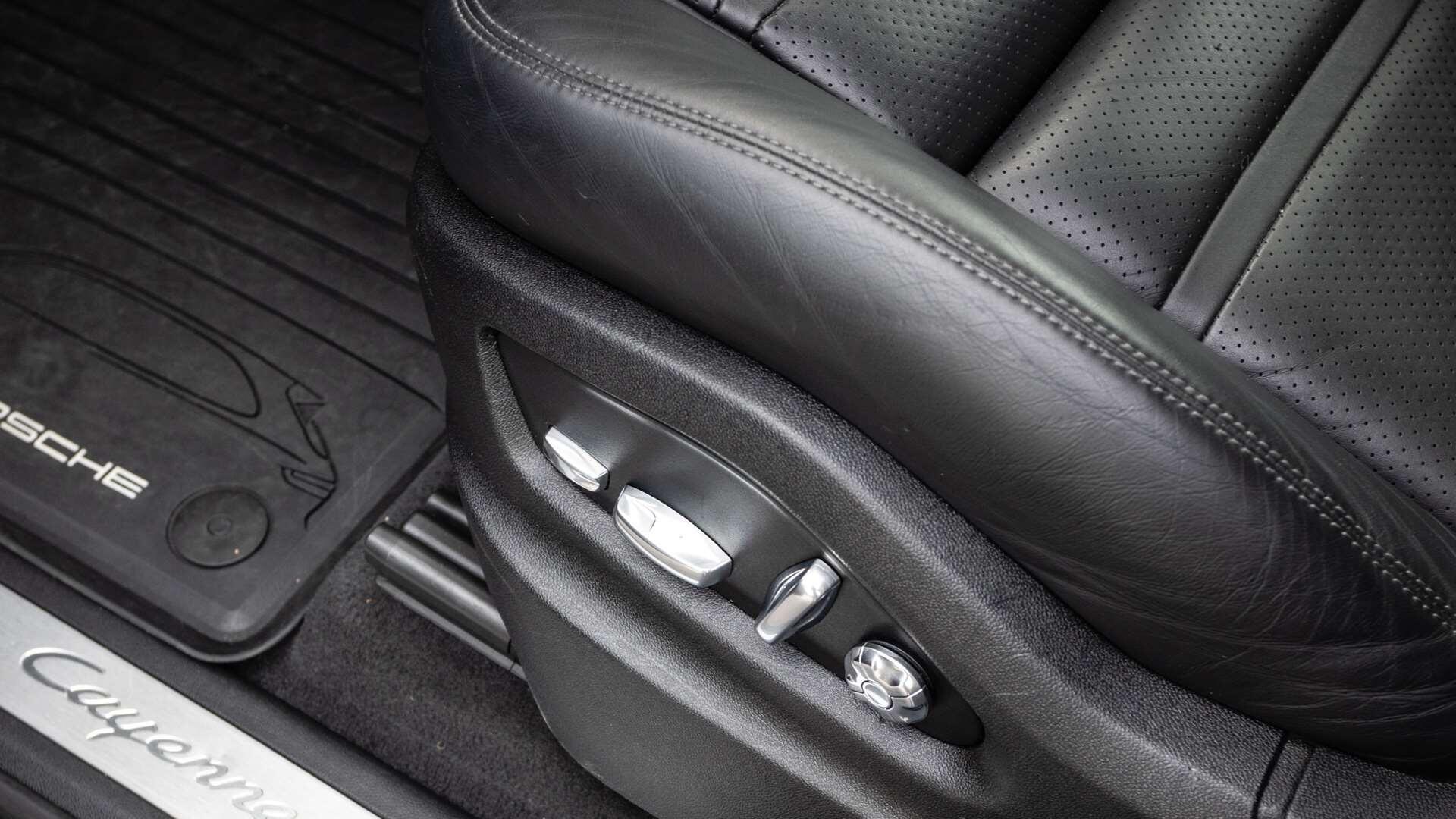 Porsche Cayenne view 26