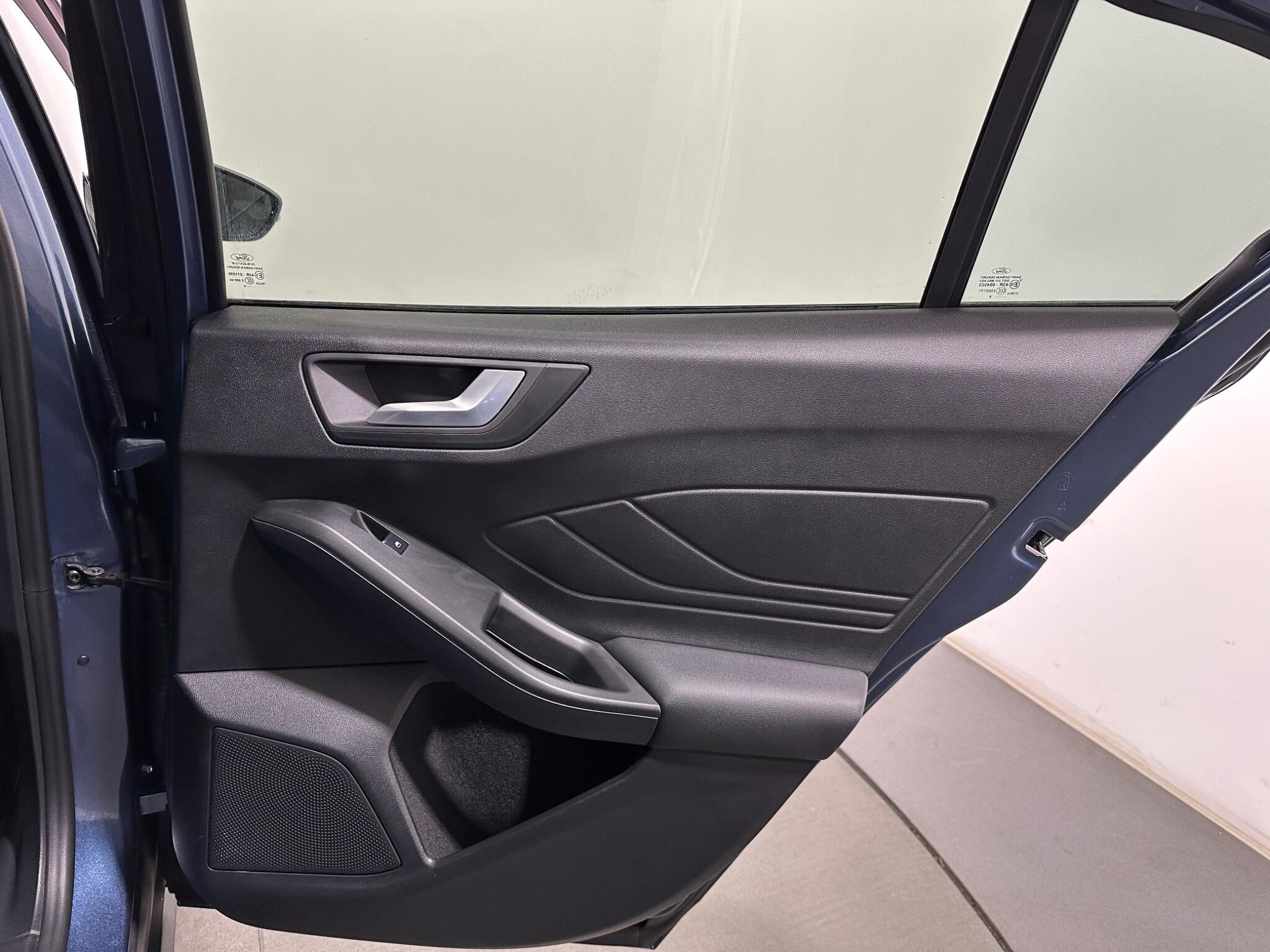 Ford Focus view 42