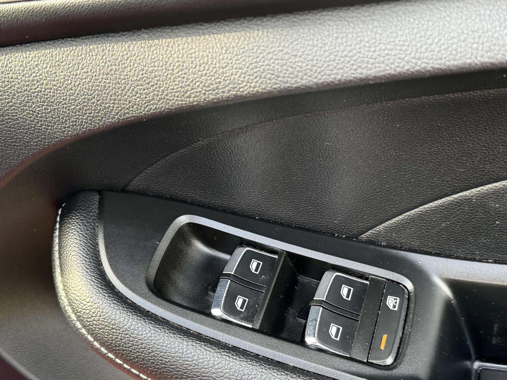 MG MG5 view 56