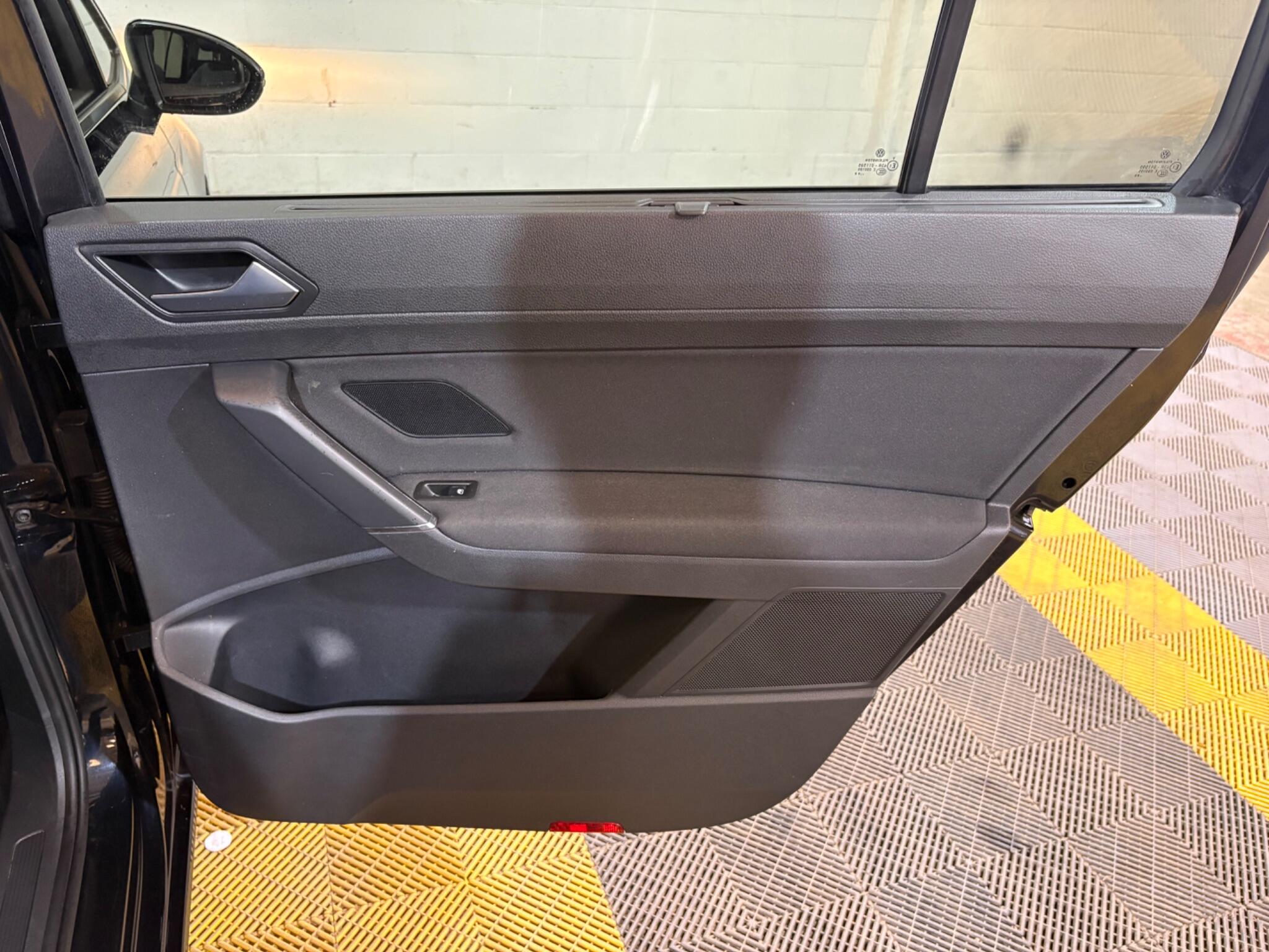 Volkswagen Touran view 51