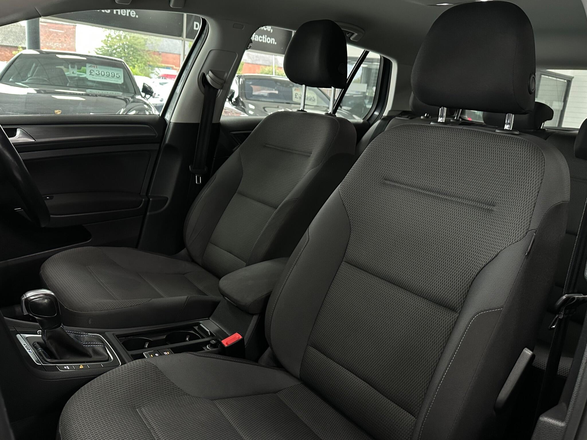 Volkswagen E-Golf view 39