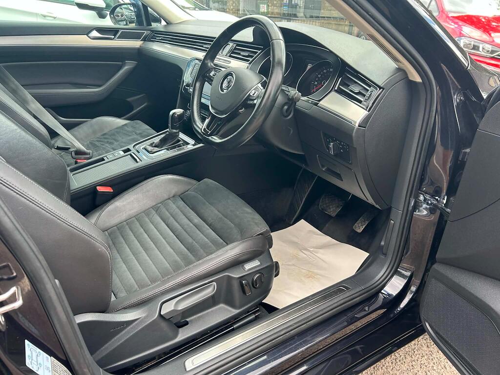 Volkswagen Passat view 8