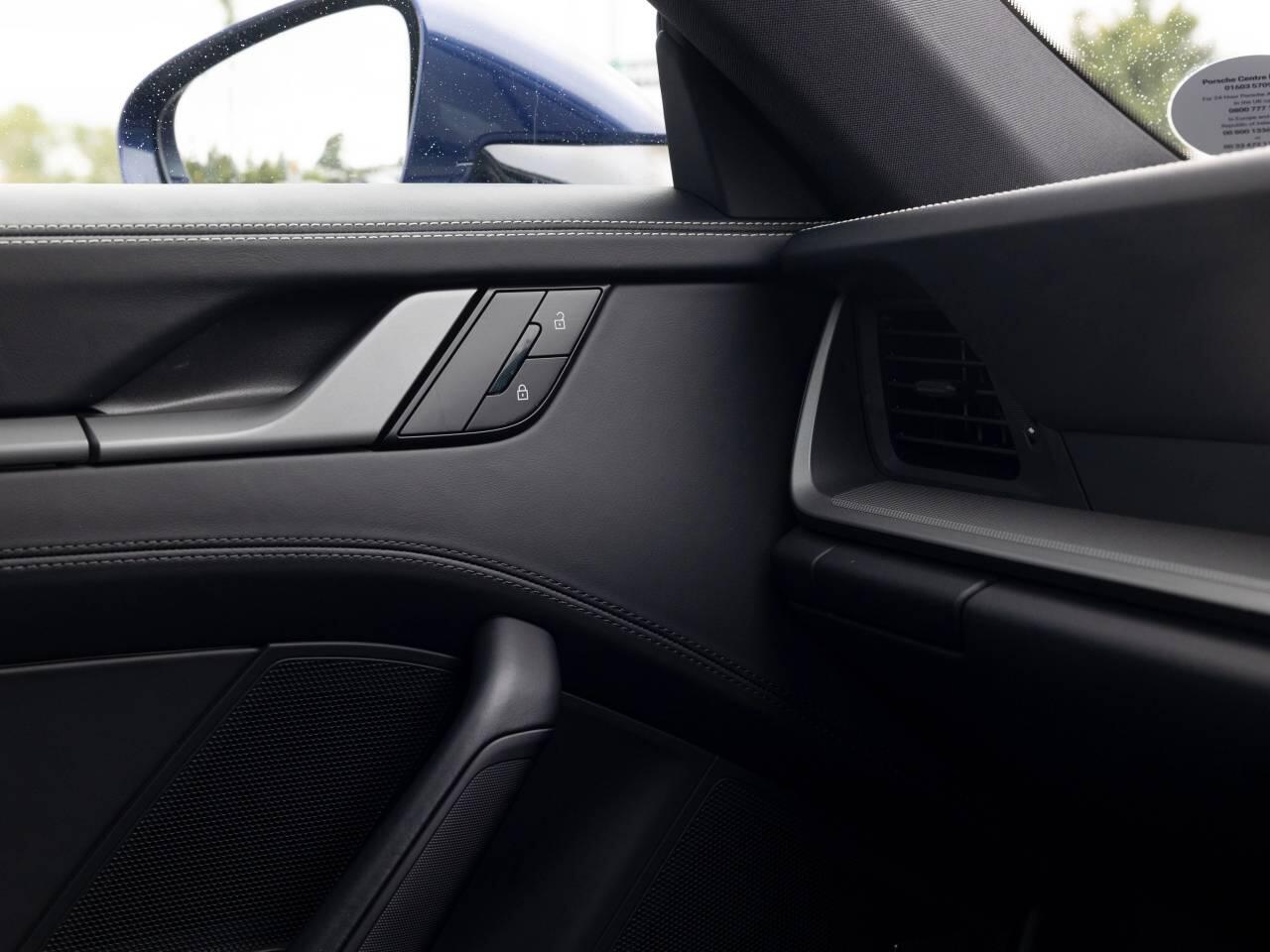 Porsche 911 view 71
