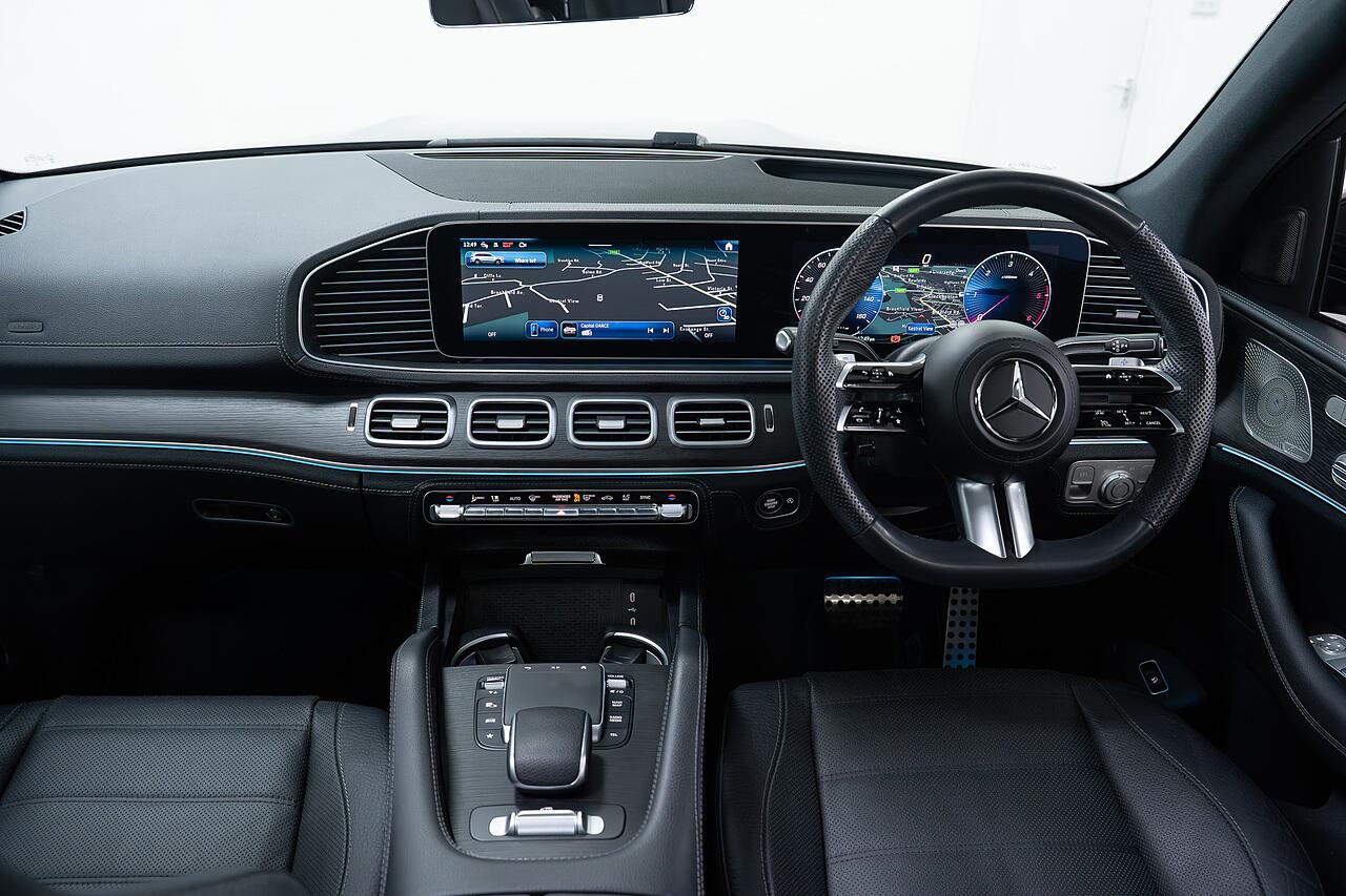 Mercedes-Benz GLS view 3