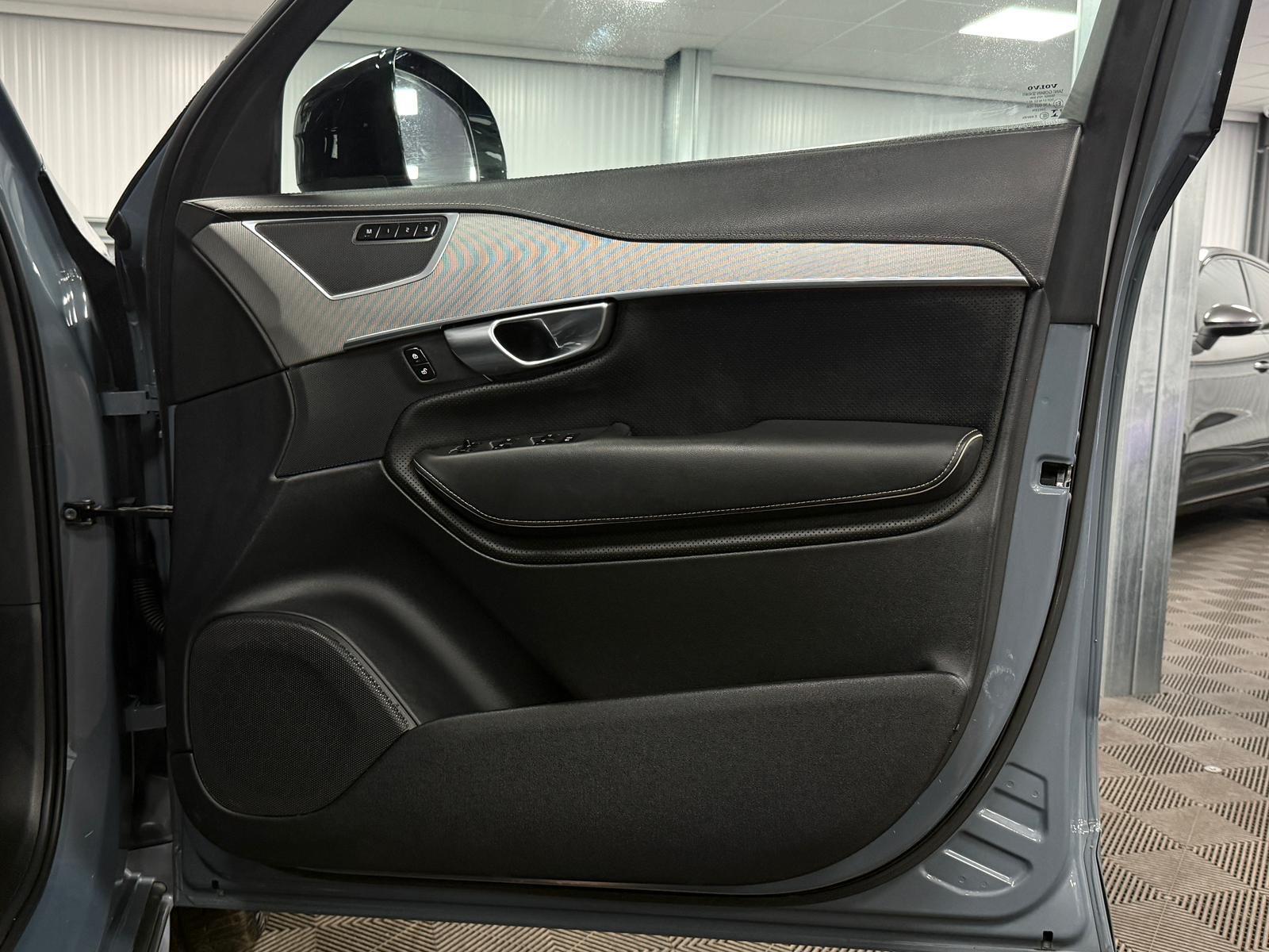 Volvo XC90 view 28
