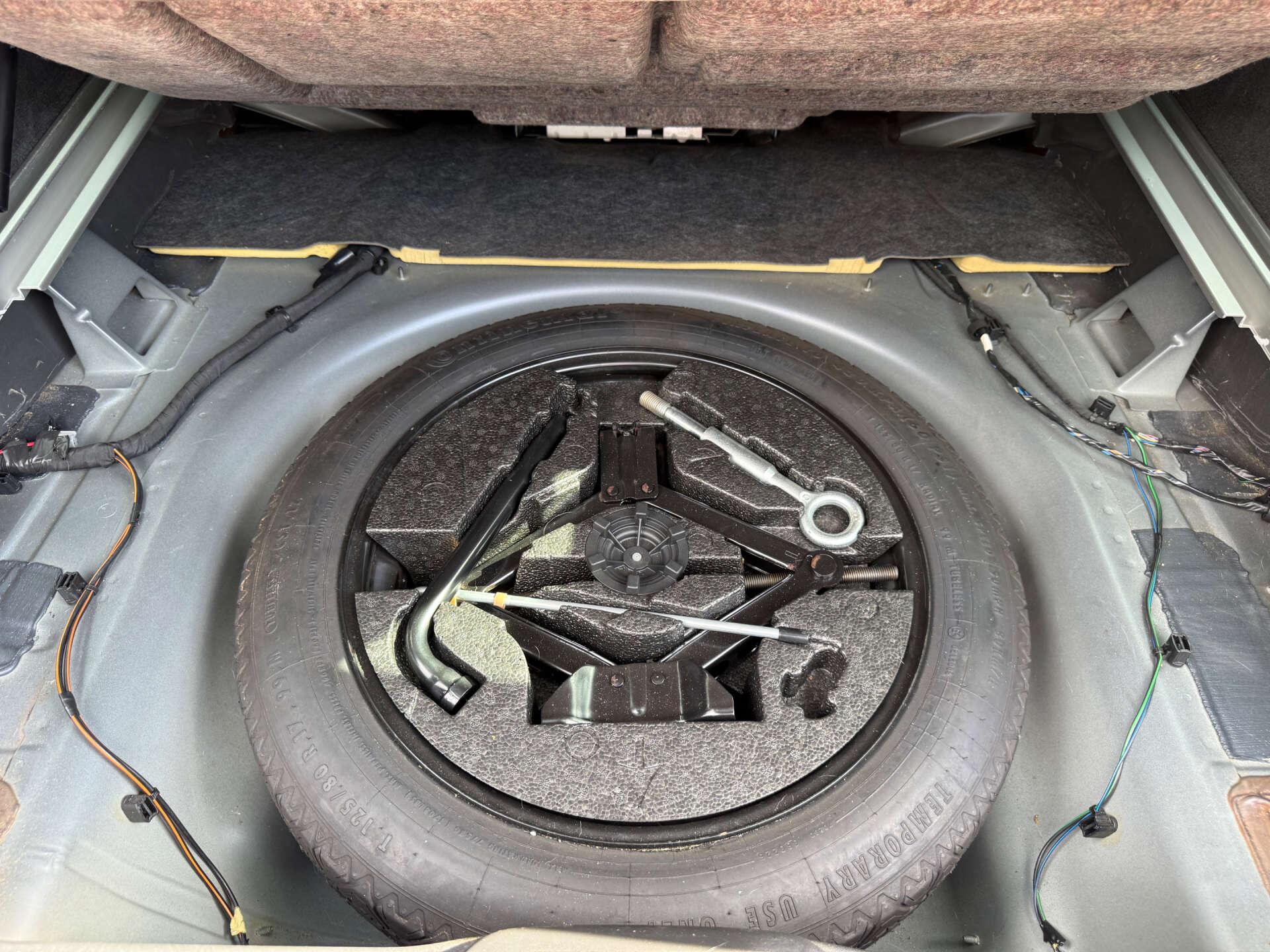 Volvo XC70 view 30
