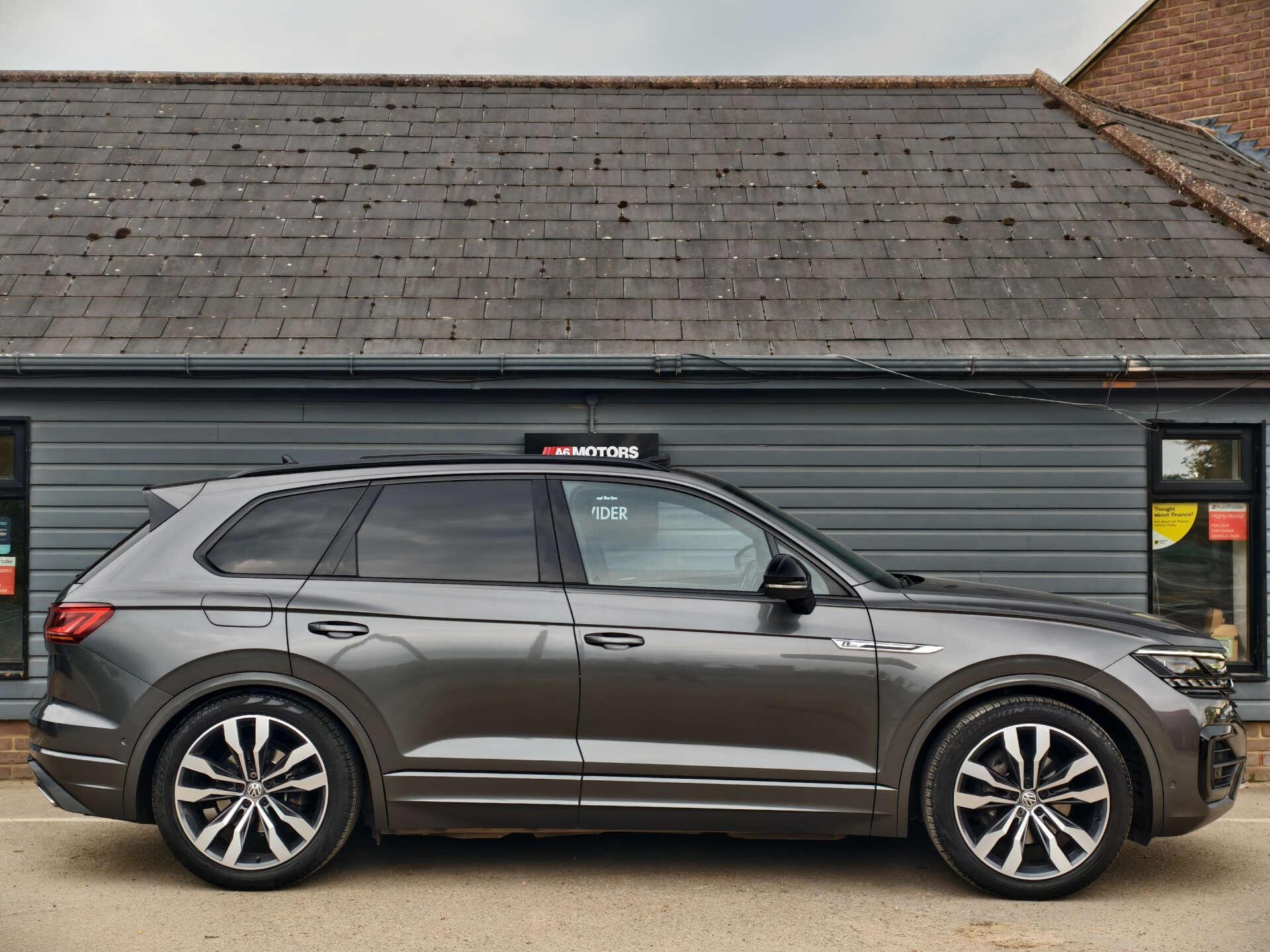 Volkswagen Touareg view 21