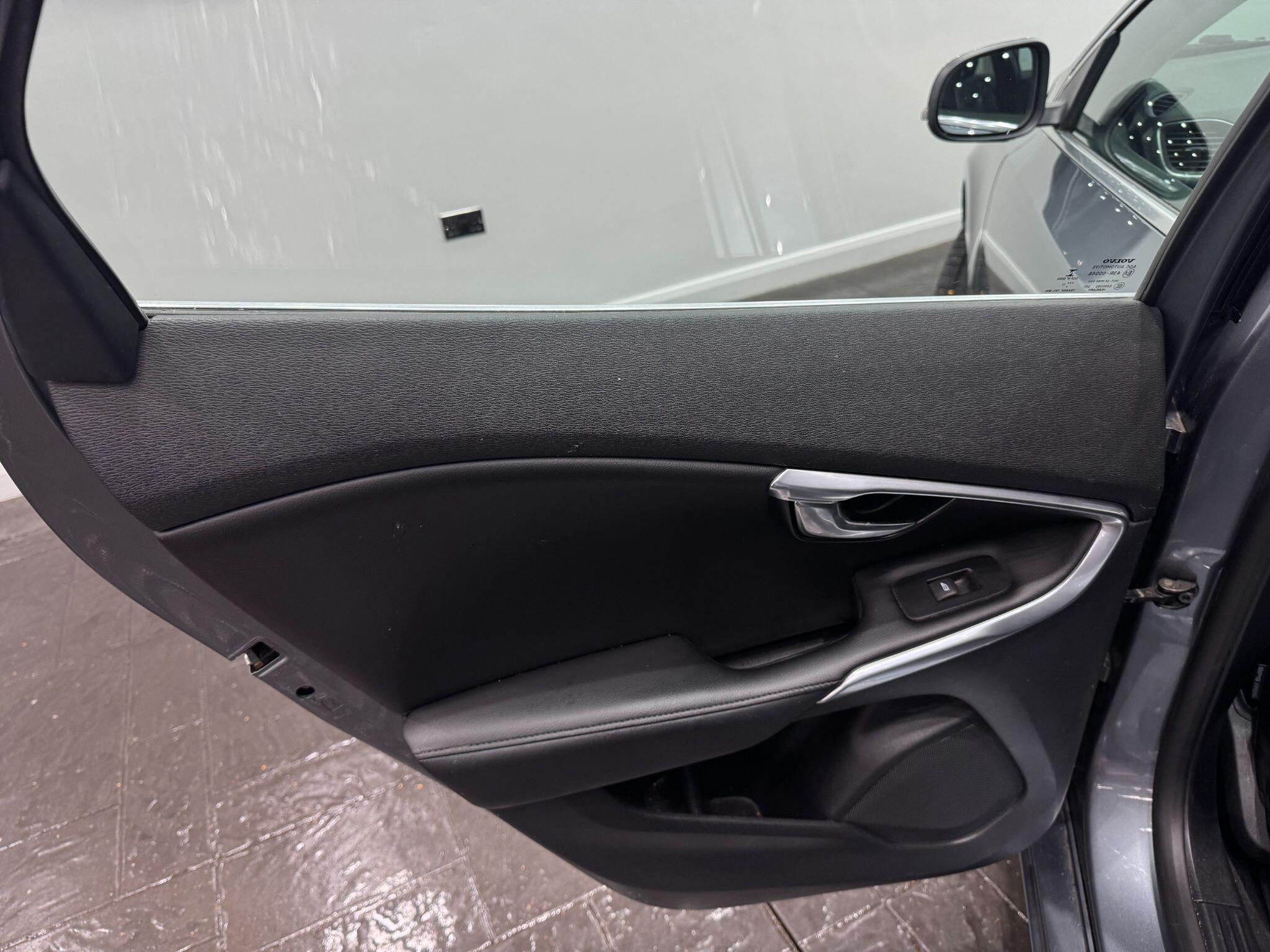 Volvo V40 view 44