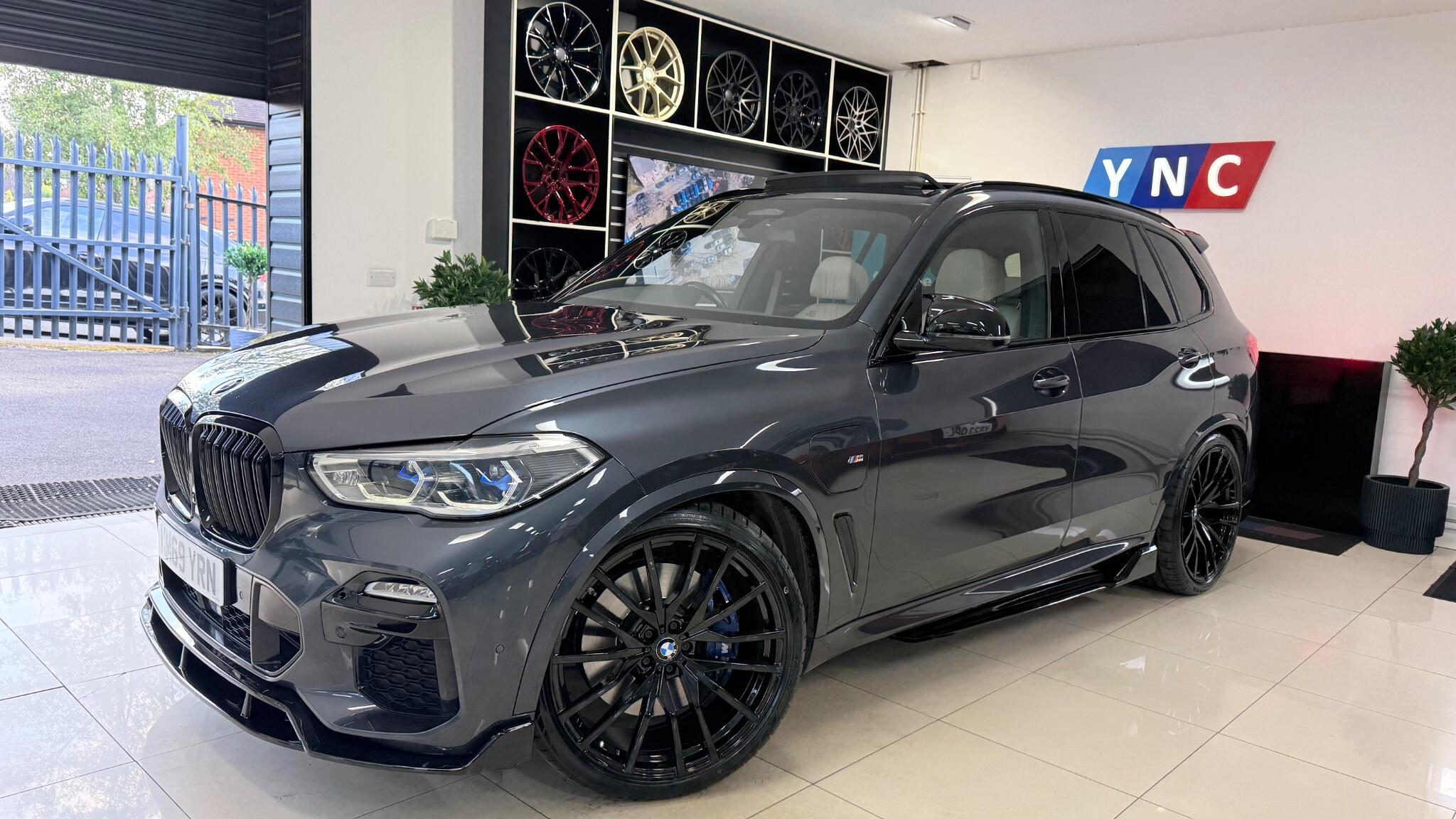 BMW X5 view 3