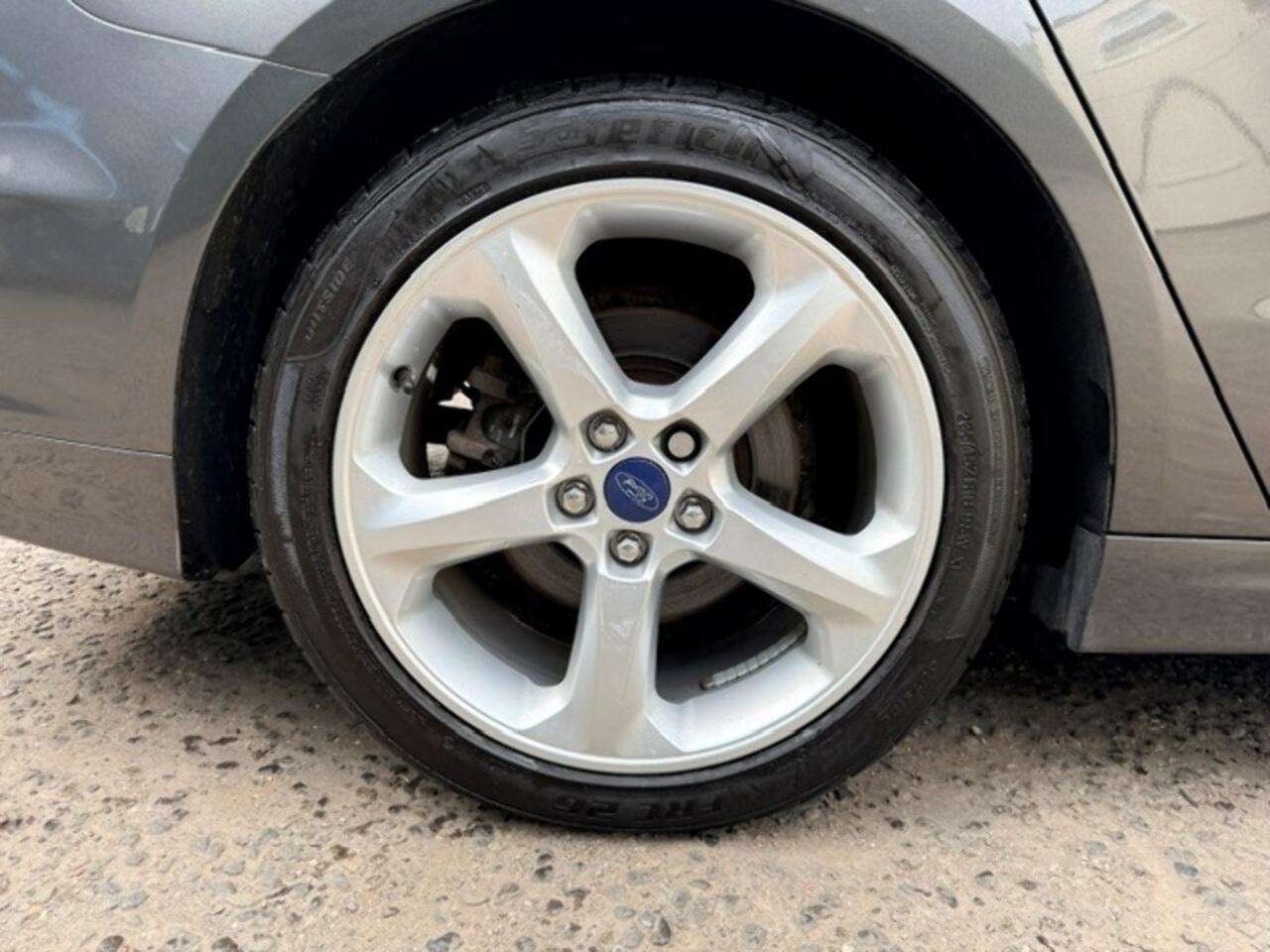 Ford Mondeo view 9