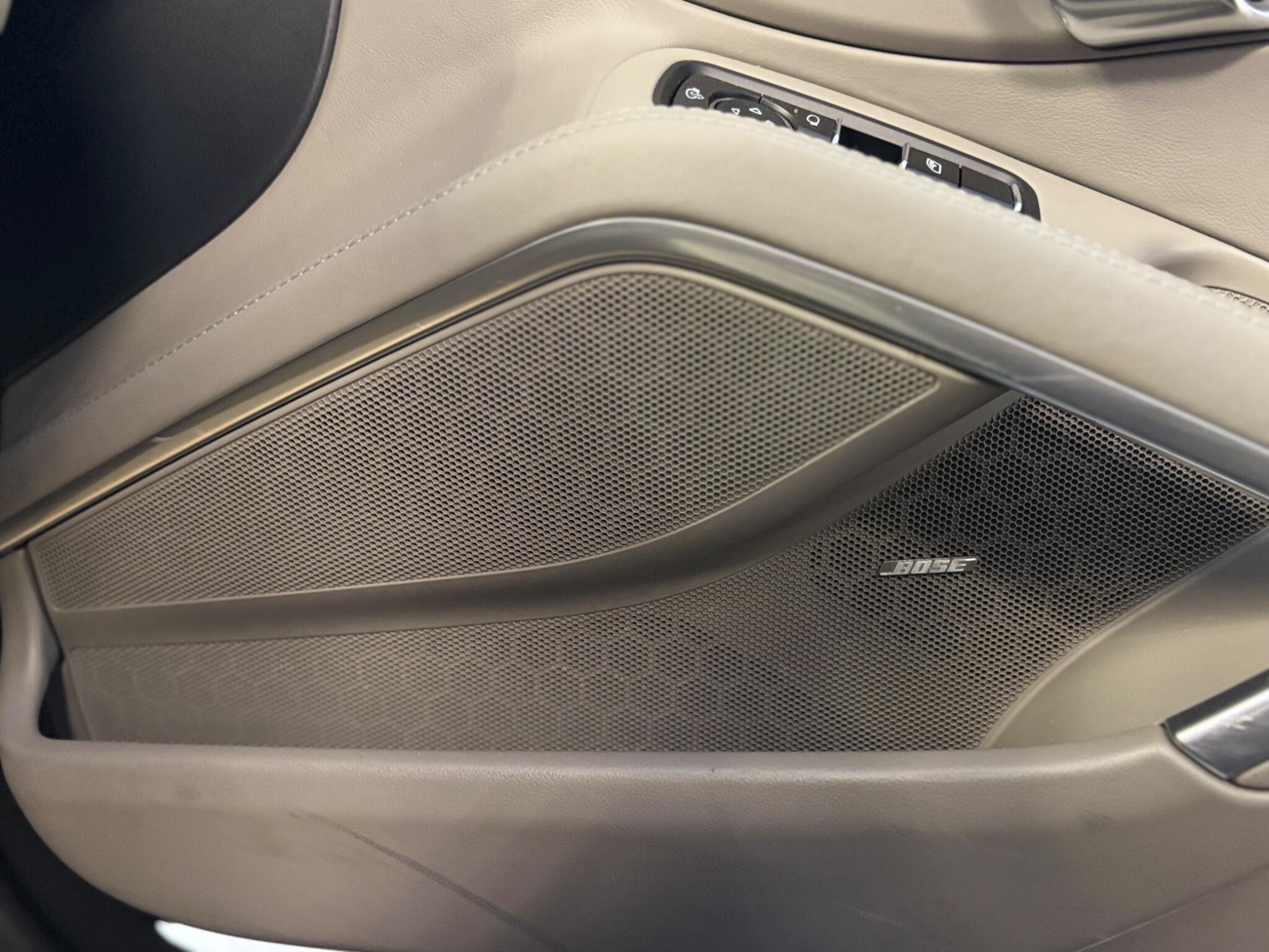 Porsche 911 view 40