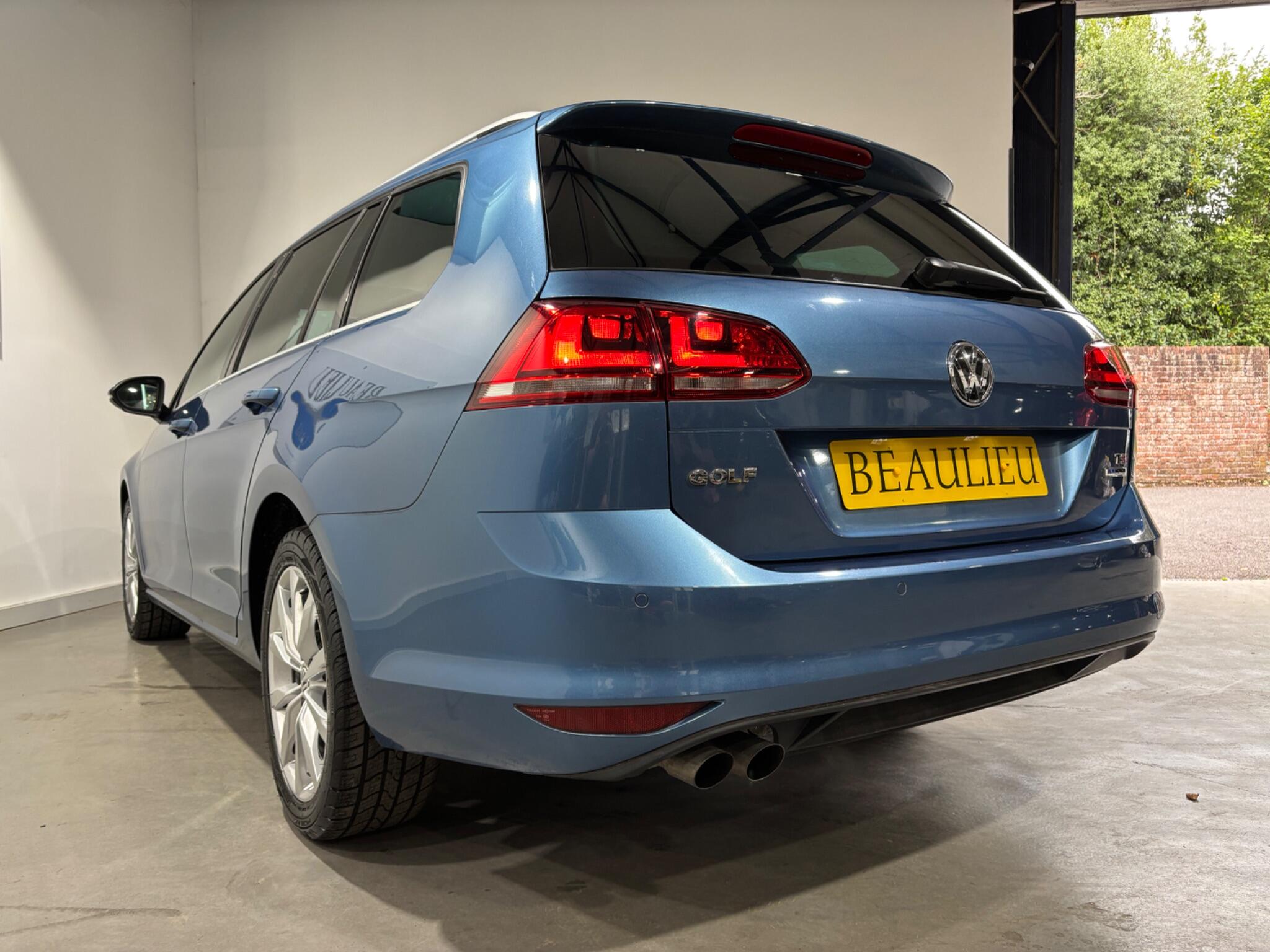 Volkswagen Golf view 3