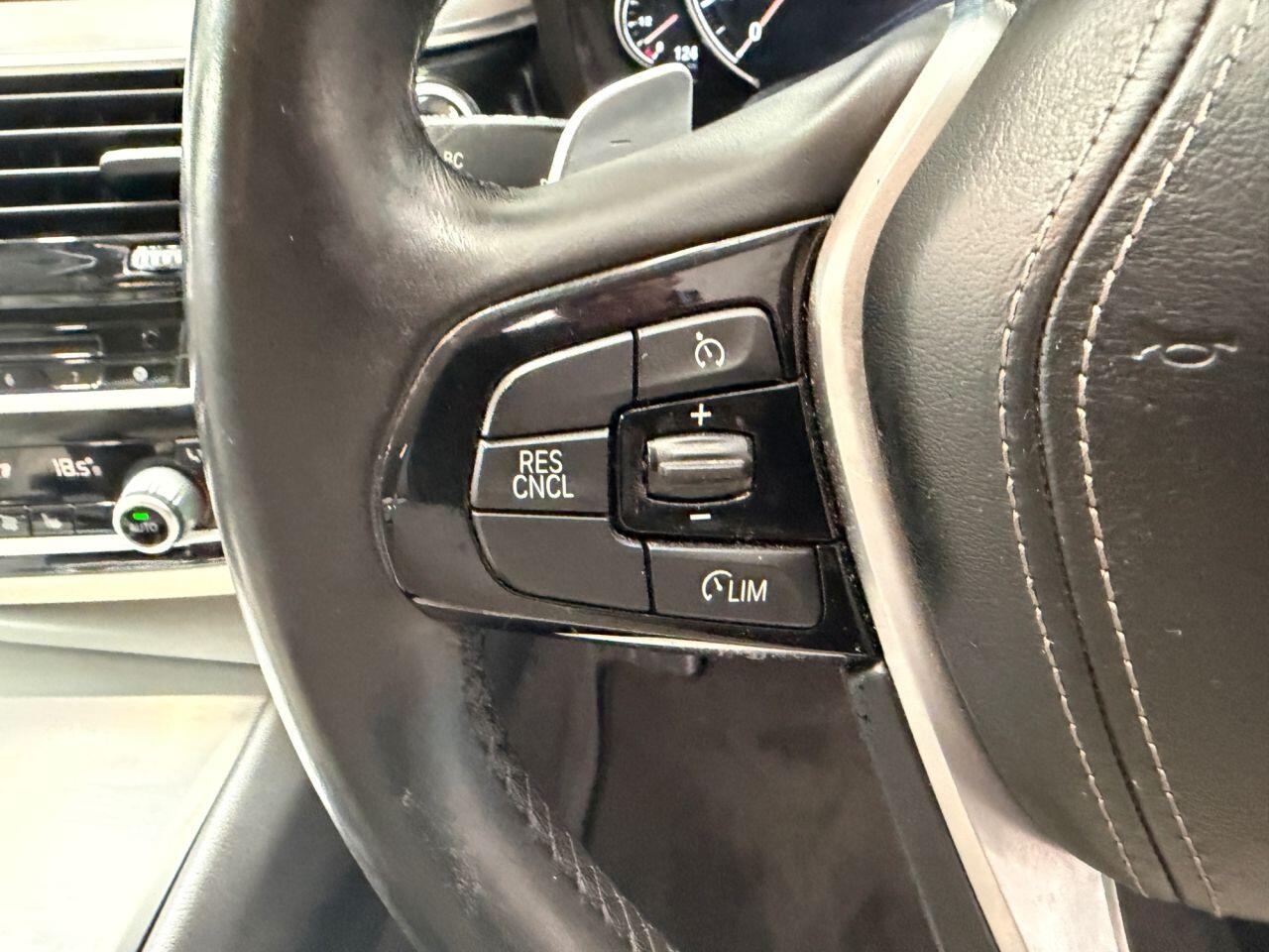 BMW 5 Series view 28