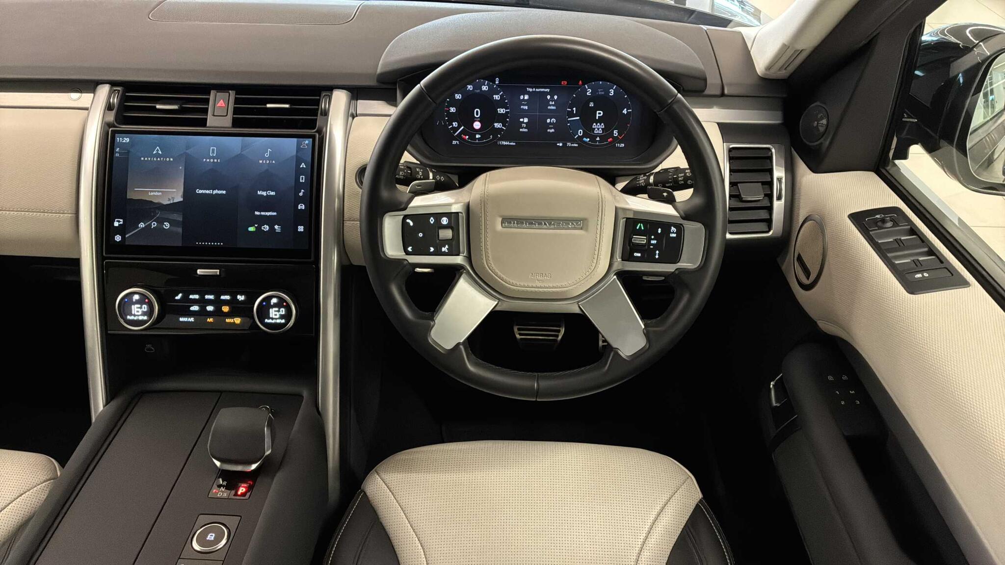 Land Rover Discovery view 15